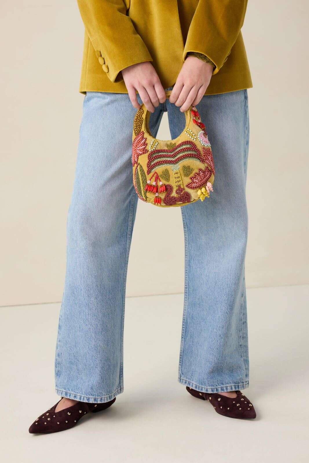 Gele velvet tas met kraaltjes