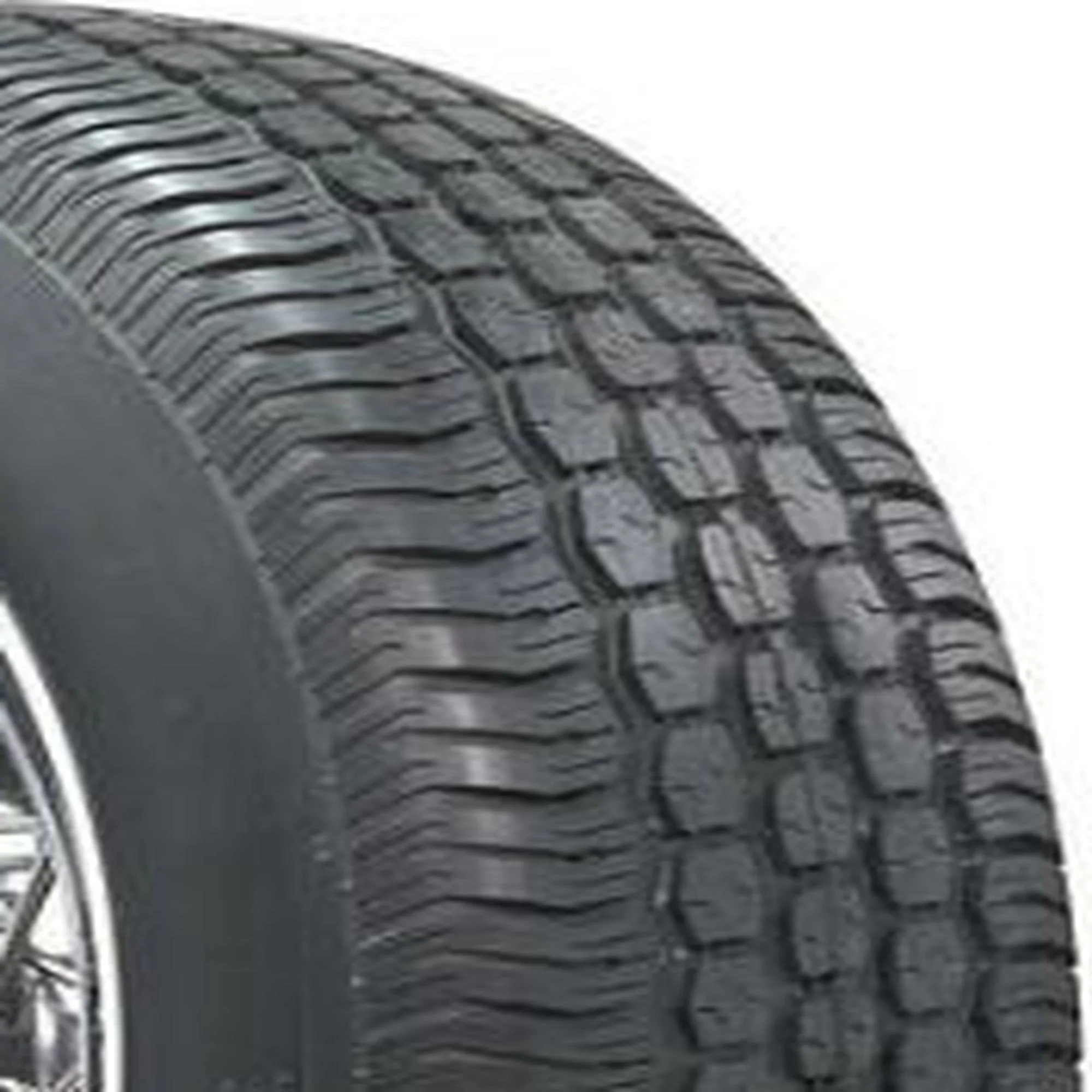 Classic All Season 235/75R15 105S Passenger Tire Image 4