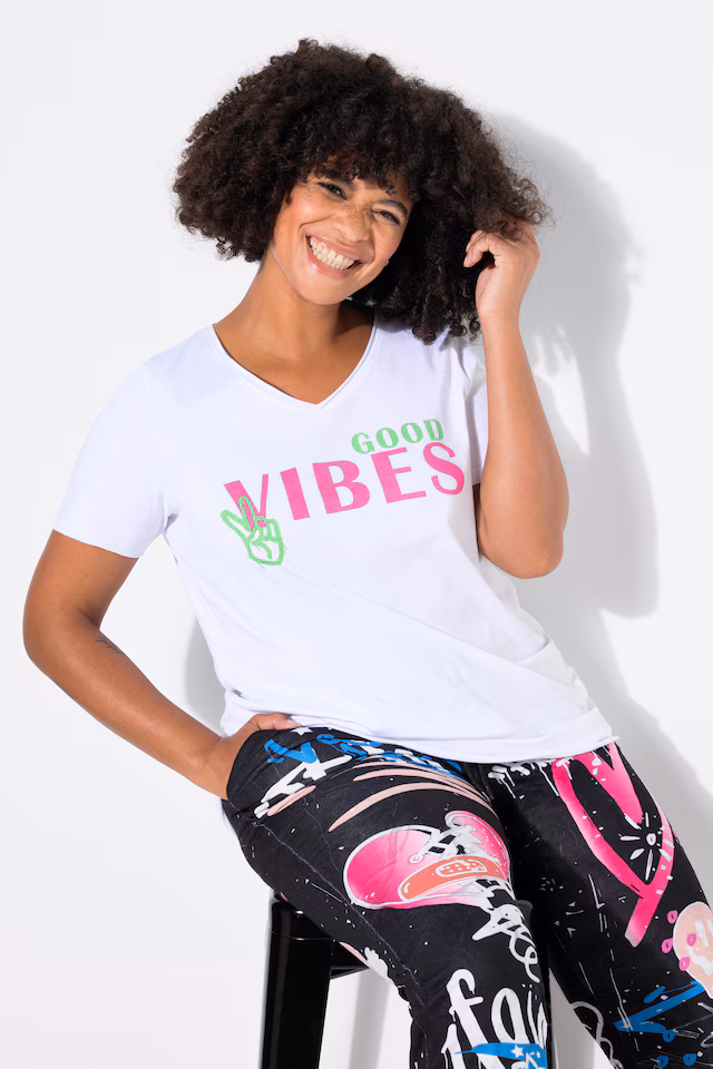 A-line GOOD VIBES pattern T-shirt