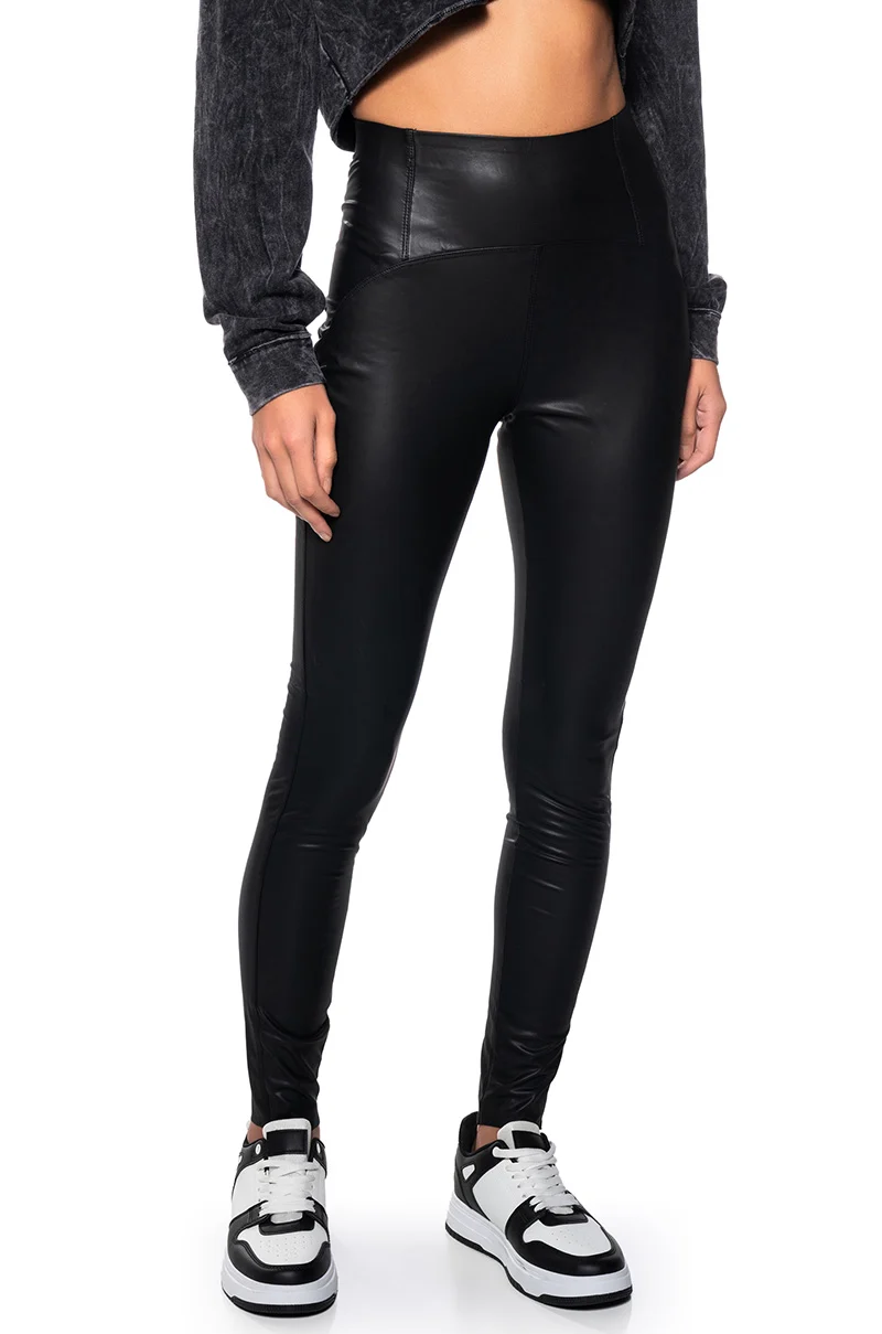 RIO HIGH RISE LEGGING WITH 4 WAY STRETCH IN BLACK - Akira Store