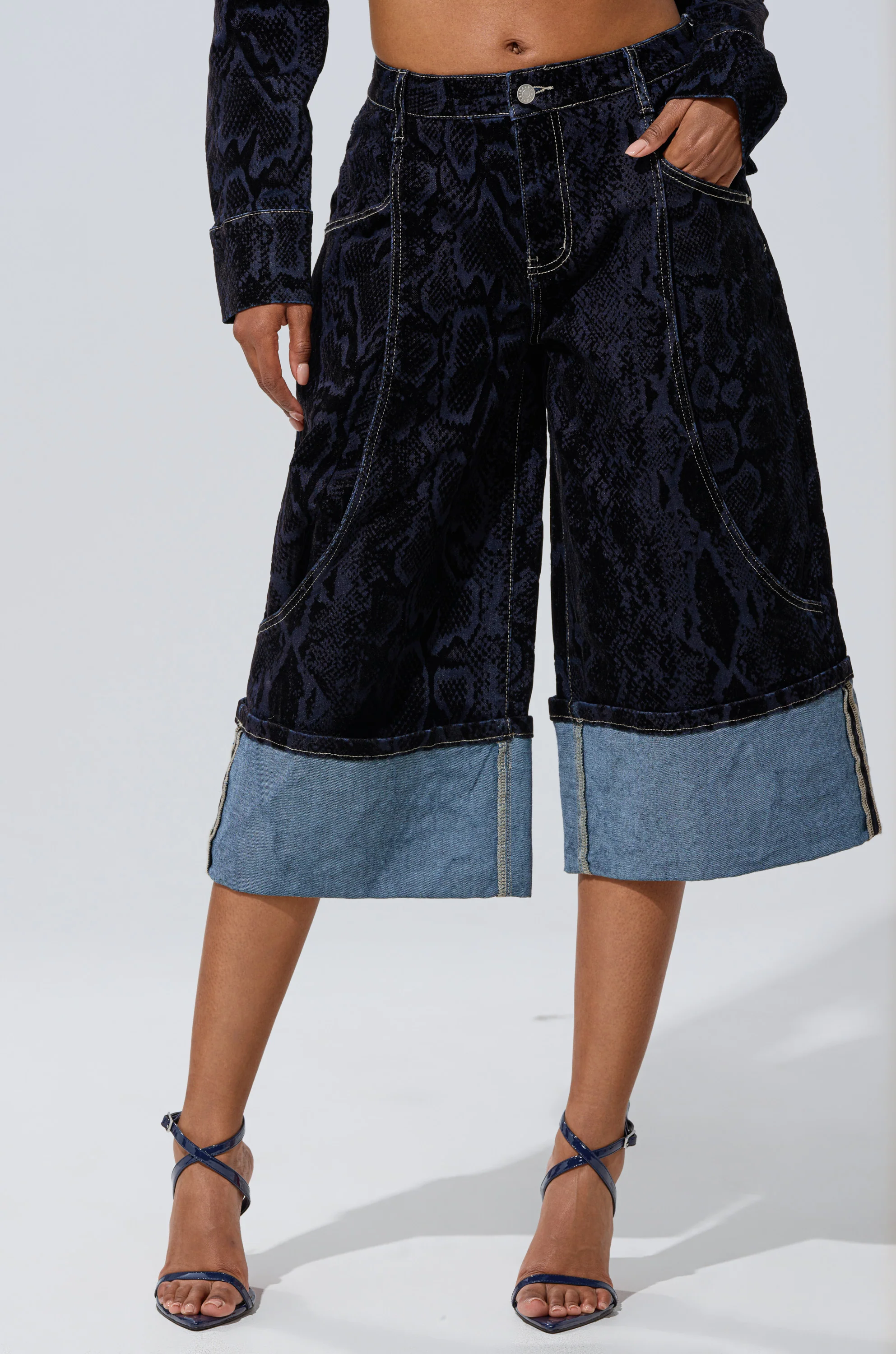 FEELS LIKE MONEY DENIM BERMUDA SHORT - Akira Store