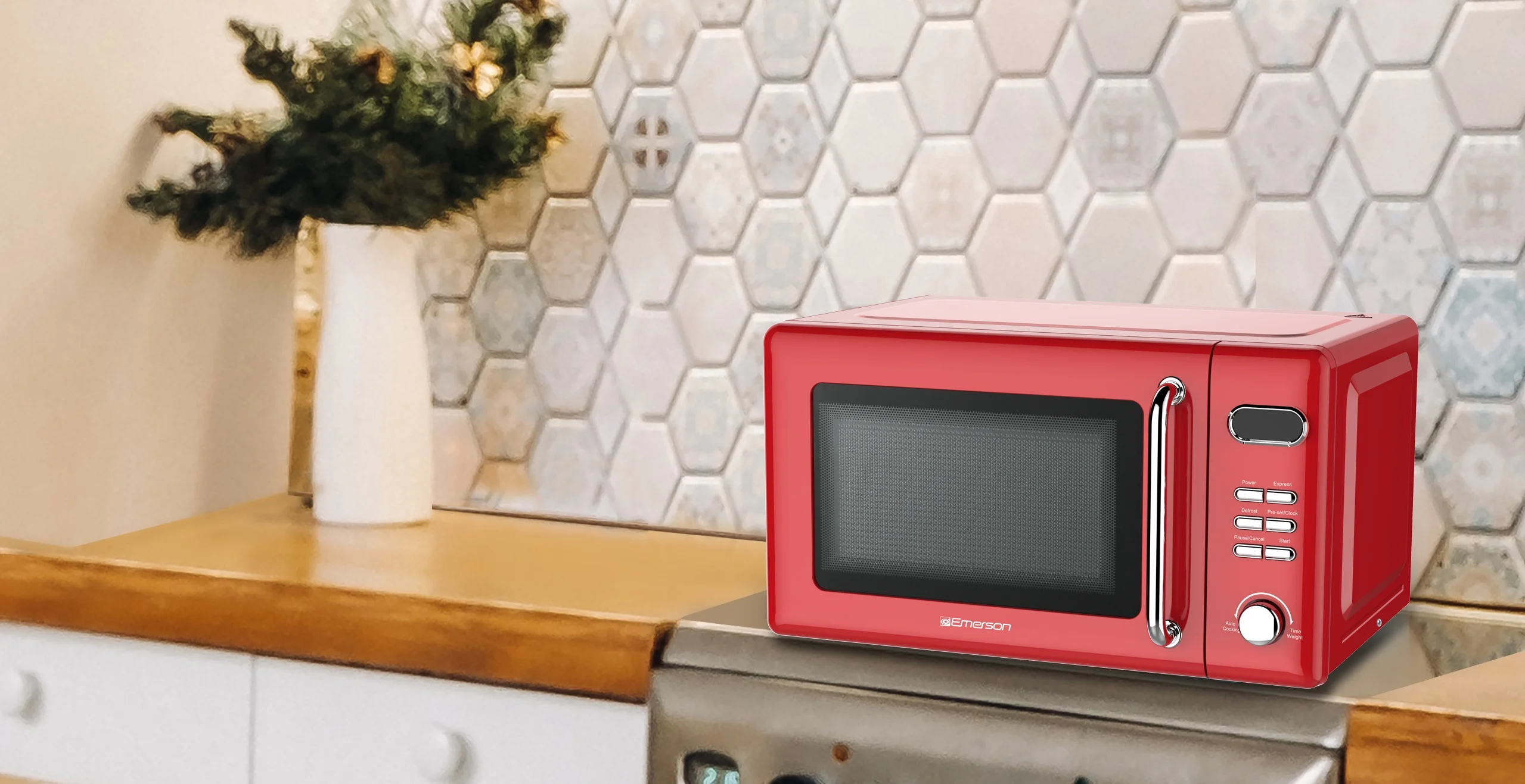 0.7 Cu Ft, 700W Red Retro Countertop Microwave Oven, MWR7020RD - Image 9