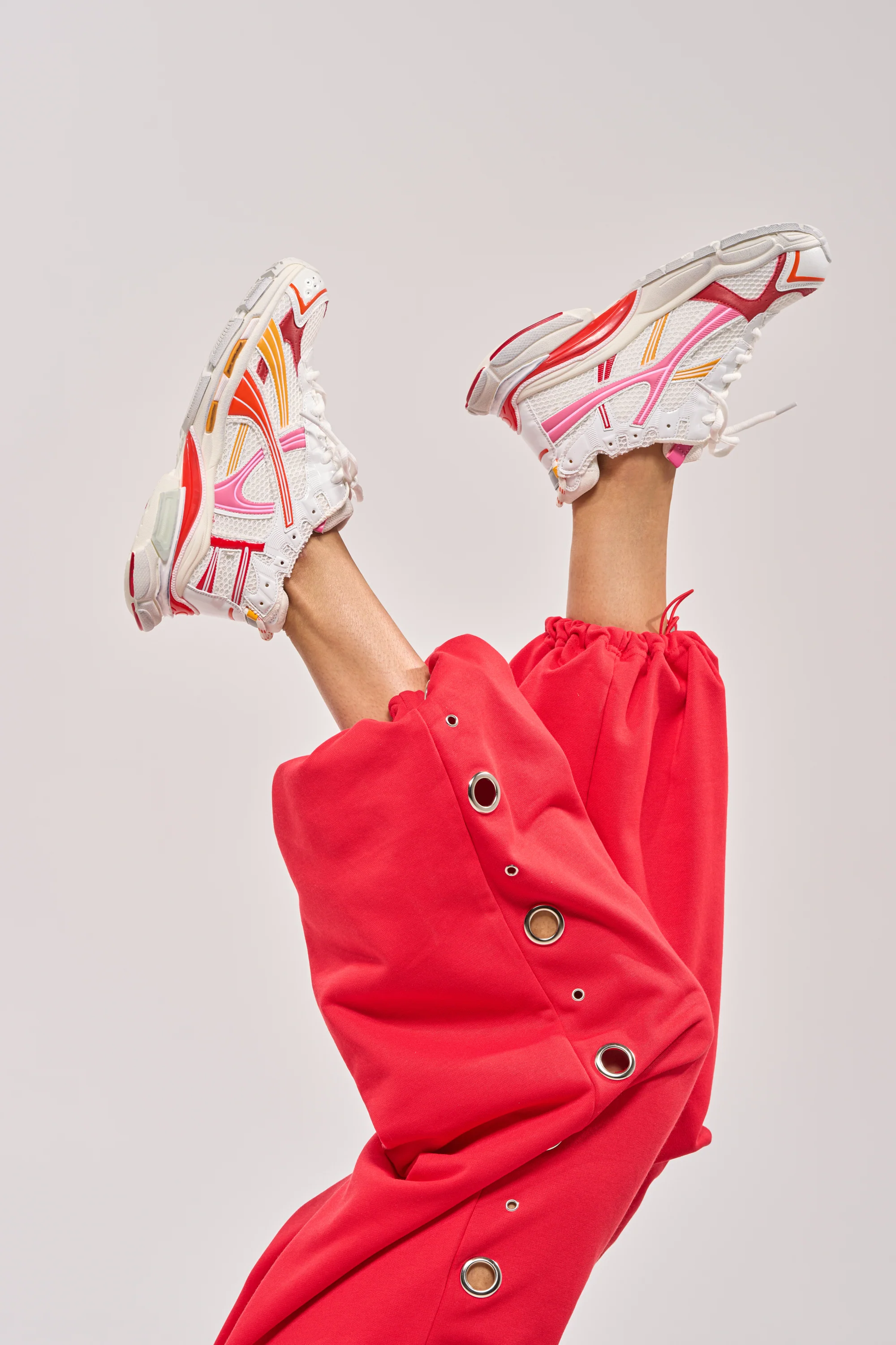 AKIRA GOLD MELAE WHITE AND PINK SNEAKER - Akira Store