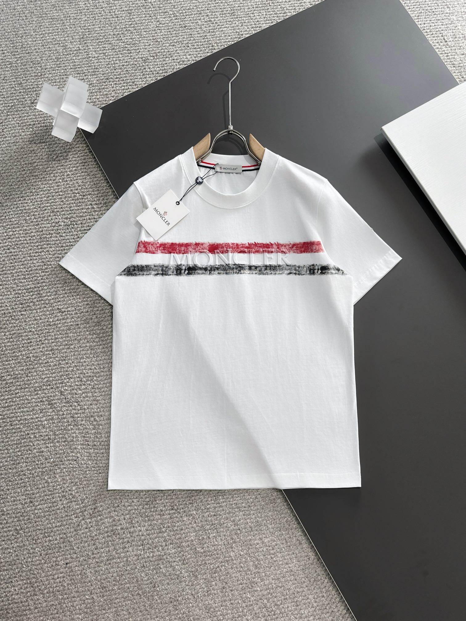 【Moncler 】（モンクレール）半袖 男女兼用Tシャツ