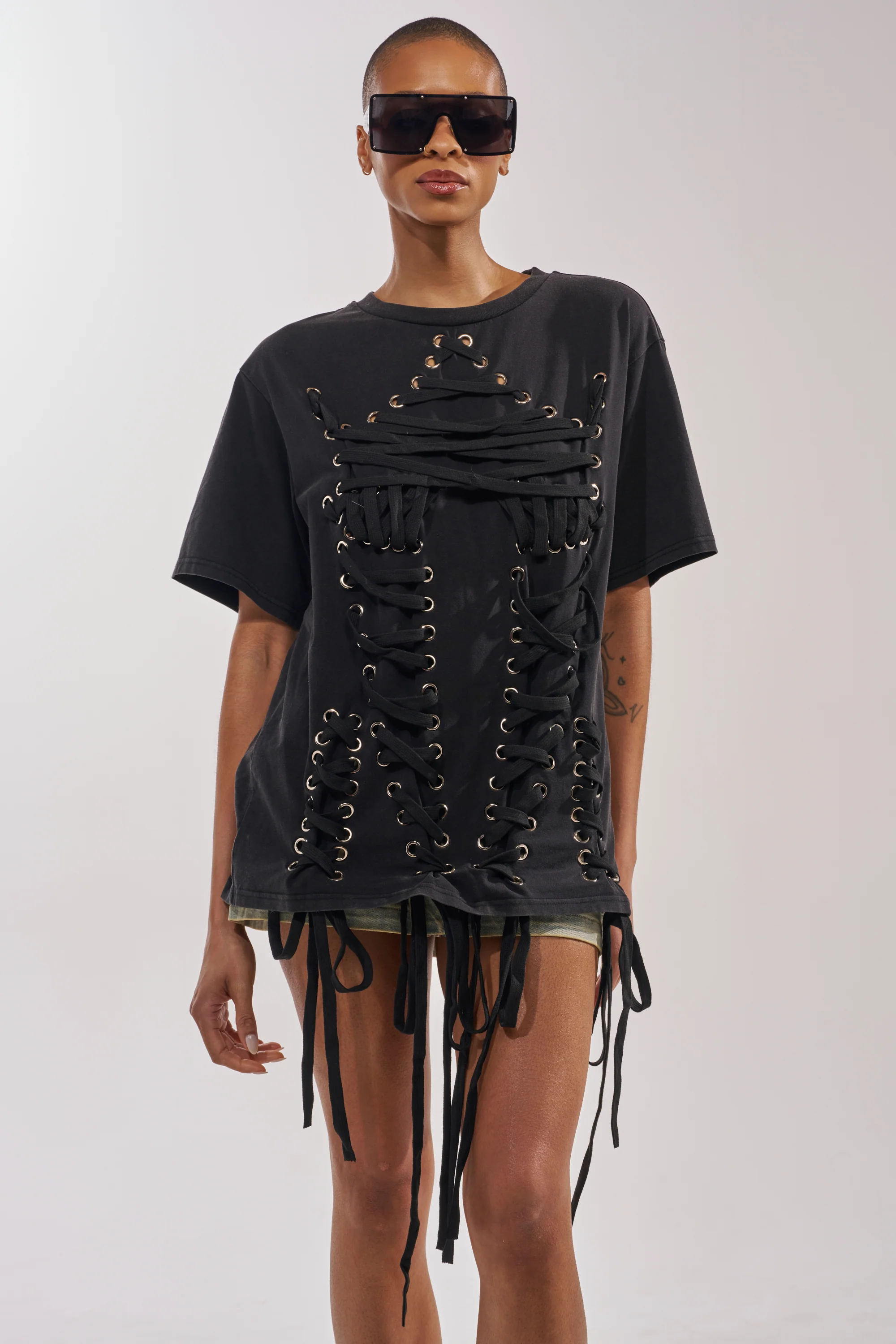 LACED UP MINERAL WASH T-SHIRT - Akira Store