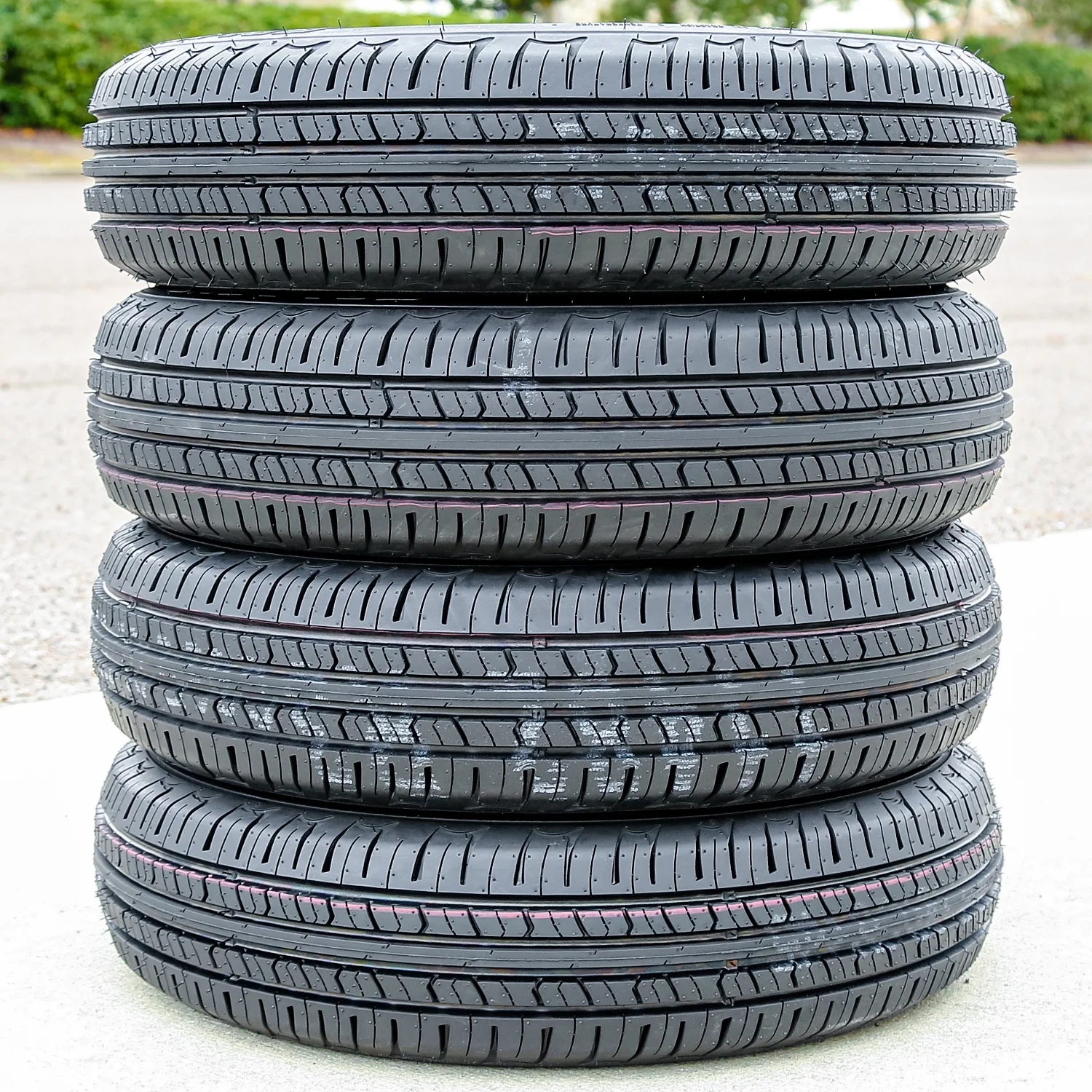 Starfire Solarus Classic 215/70R15 98T a/S All-Season Tire