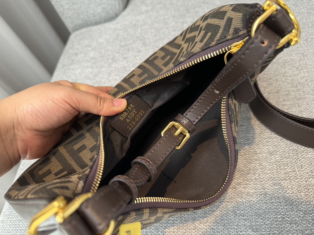 Fen new arrival bag size??28*16cm