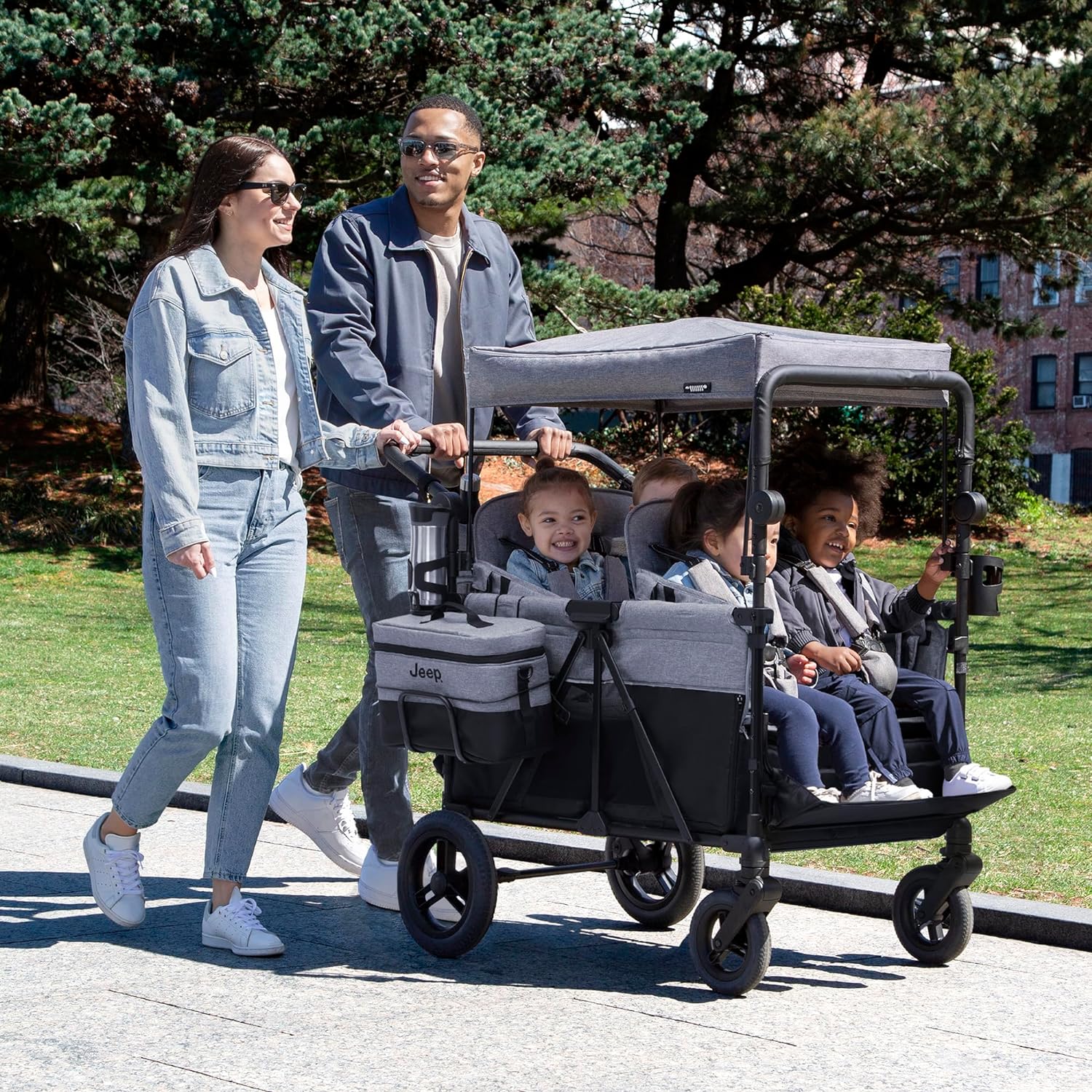 Poussette-wagon Jeep Wrangler Deluxe 4 places par Delta Children, poussette-wagon quadruple haut de gamme