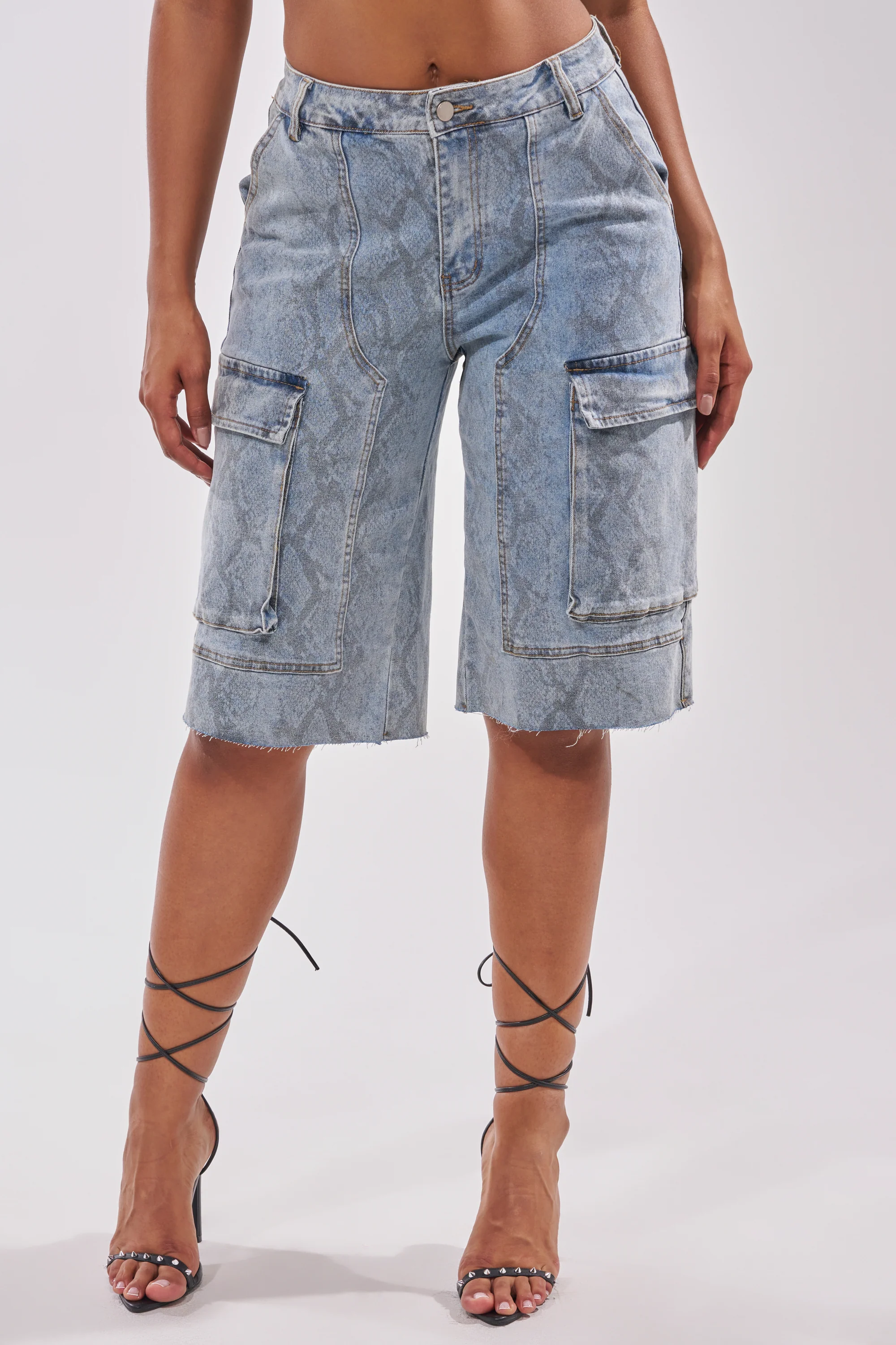 LITTLE SNAKE BERMUDA SHORT - Akira Store
