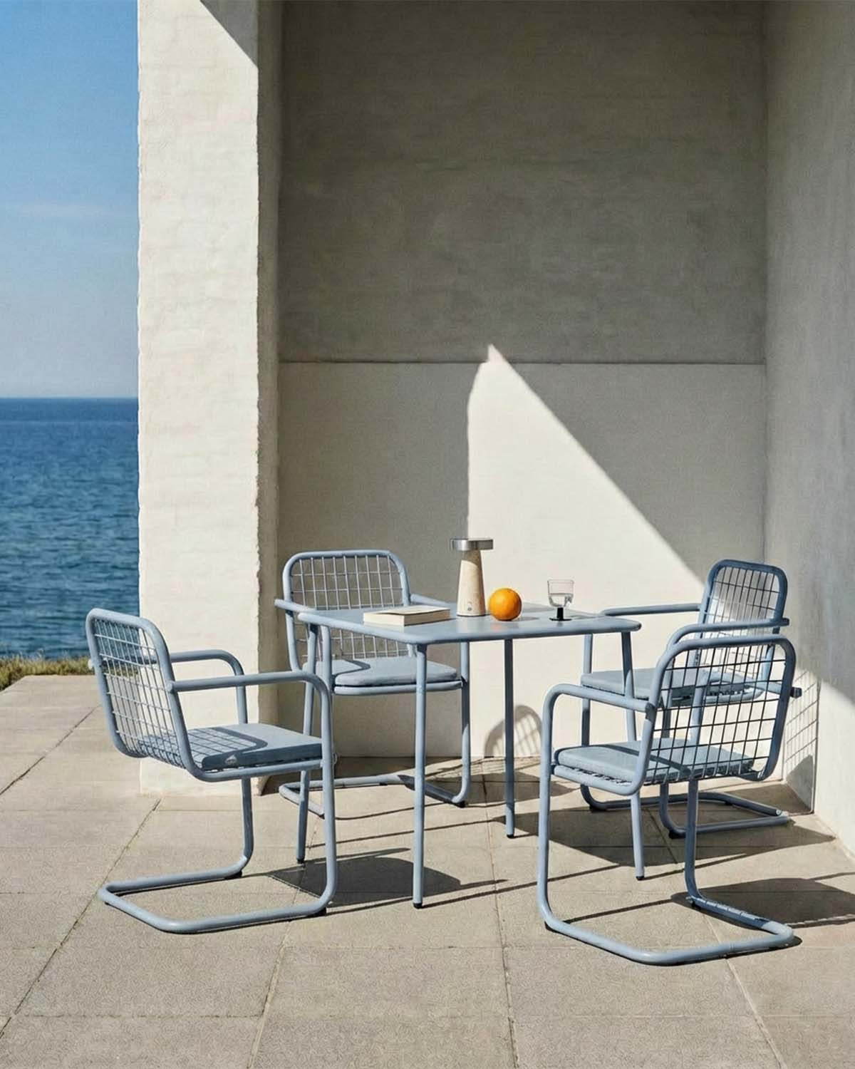 Set Mijail - Biaritz - Set de Mesa Cuadrada (78x78 cm) Mijail y 4 Sillas con Resposabrazos de Metal Biaritz de Exterior