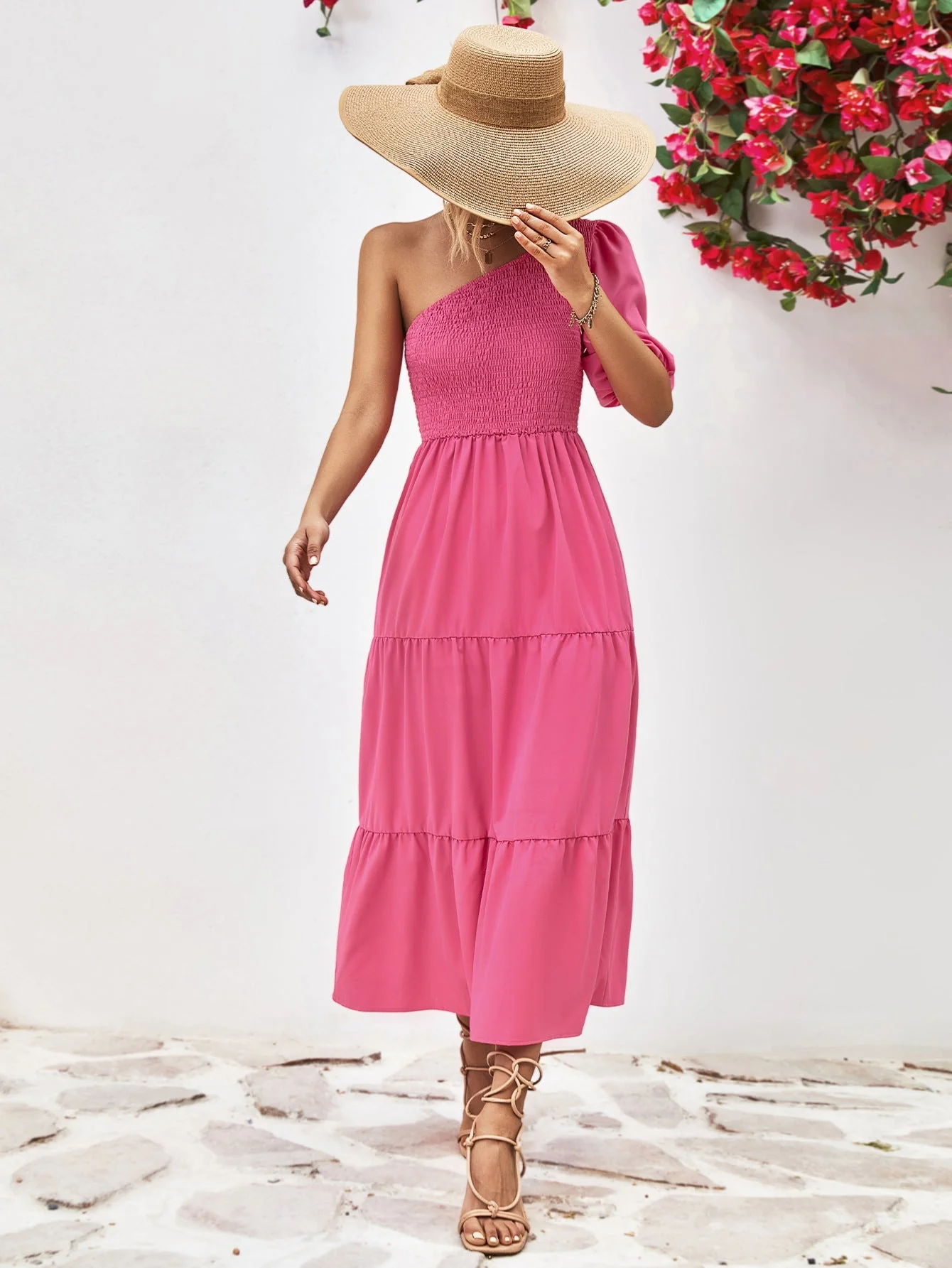 Sophie Paris | Robe mi-longue à une épaule froncée avec silhouette fluide