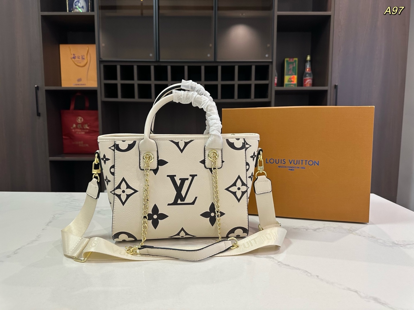 Louis new arrival tote bag size: 26*22cm cm