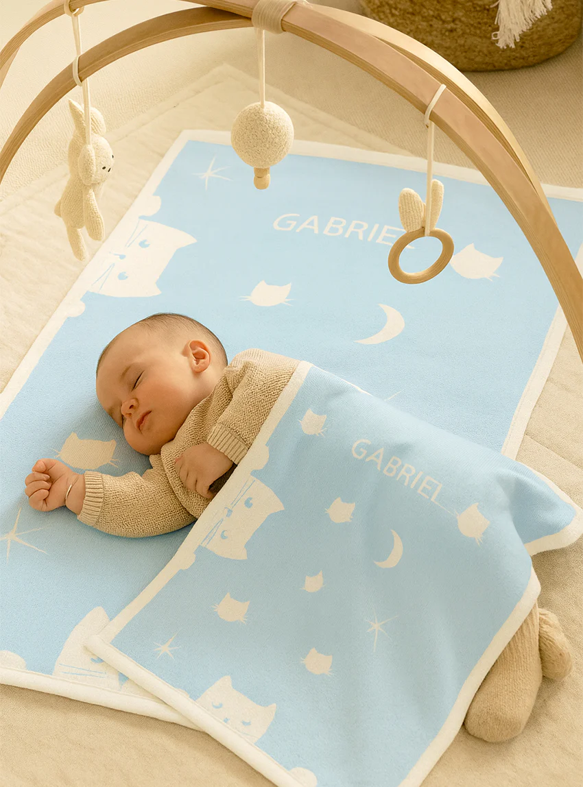 Plaid bébé motif chats en laine bleu