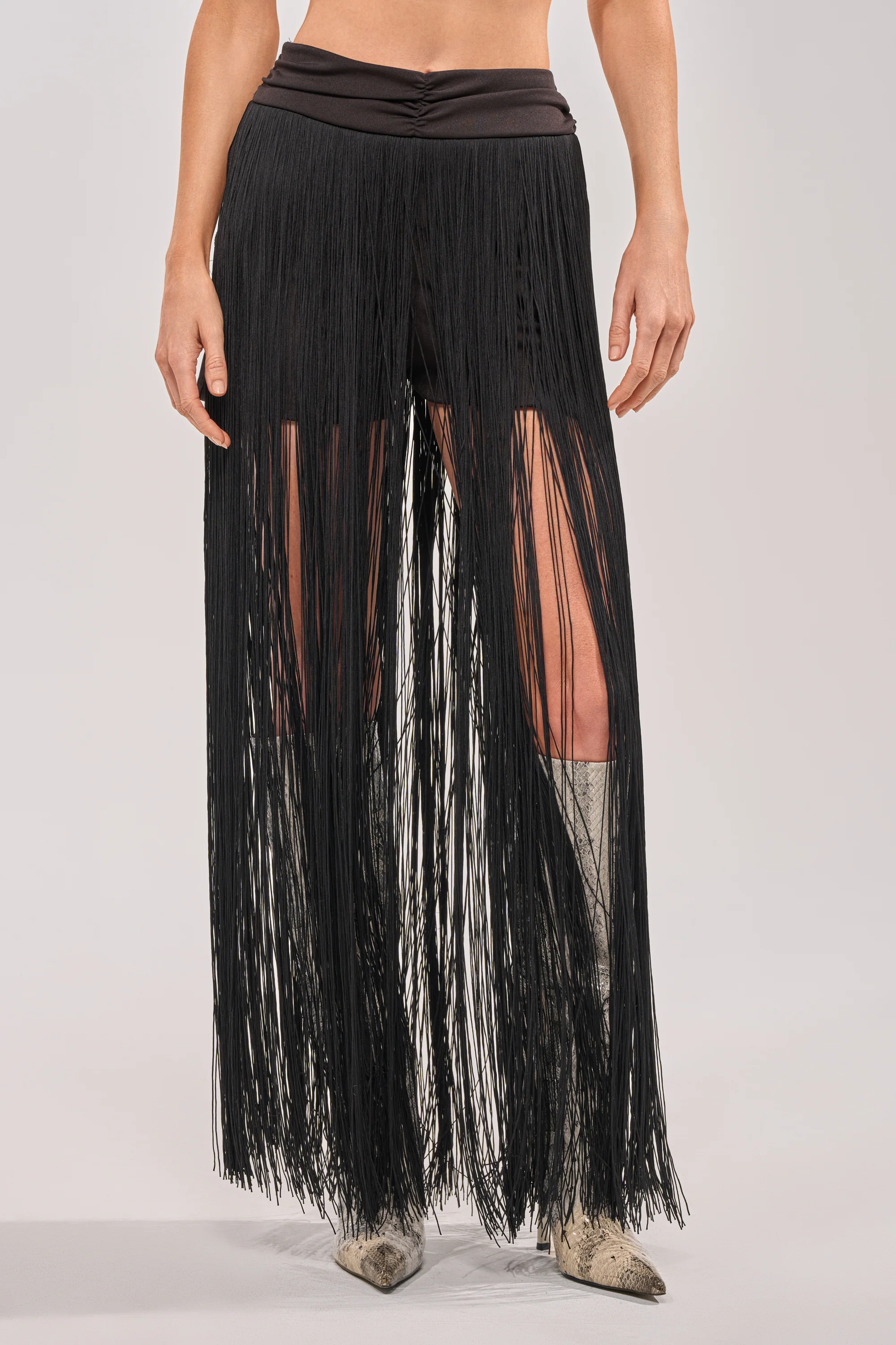 ON THE EDGE FRINGE SKIRT IN BLACK - Akira Store
