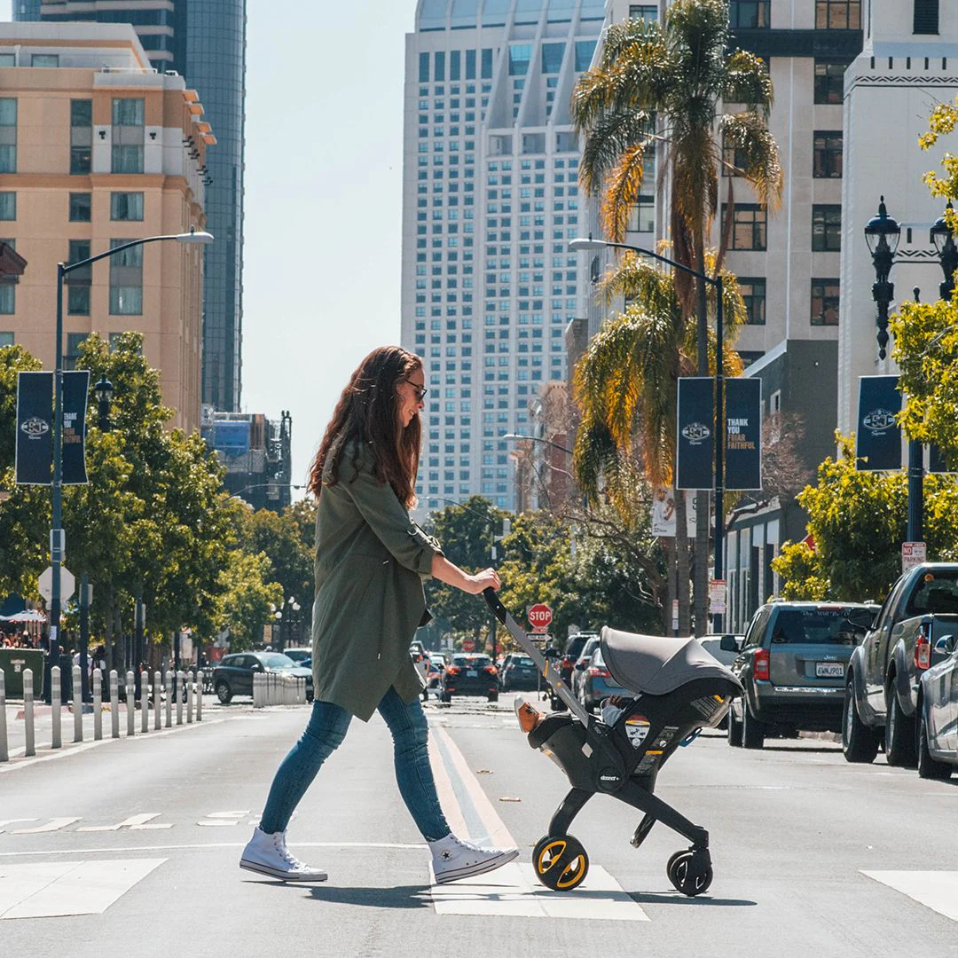 Siège auto et poussette pour bébé Doona 2025 avec base