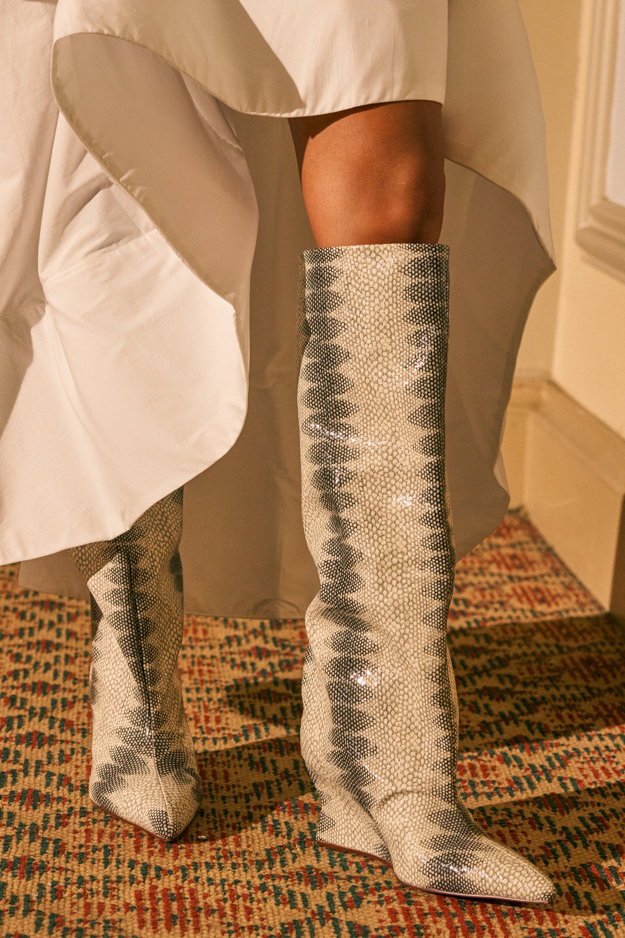 AZALEA WANG BRUN GREY SNAKE WEDGE BOOT - Akira Store