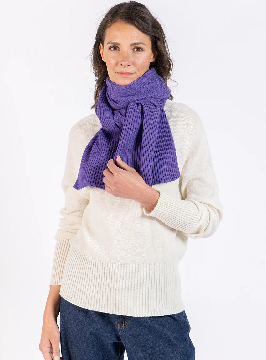 Echarpe en laine mérinos violet foncé