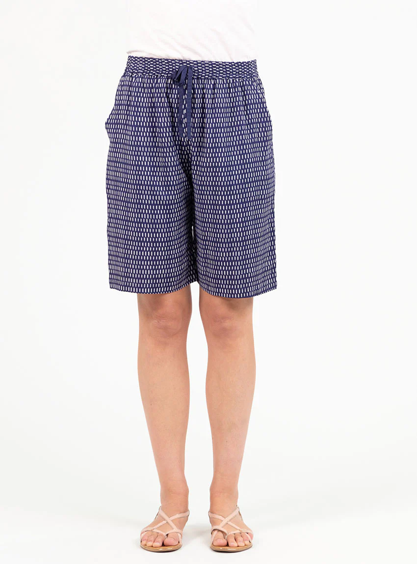 Bermuda femme fluide en viscose imprimée graphique bleu