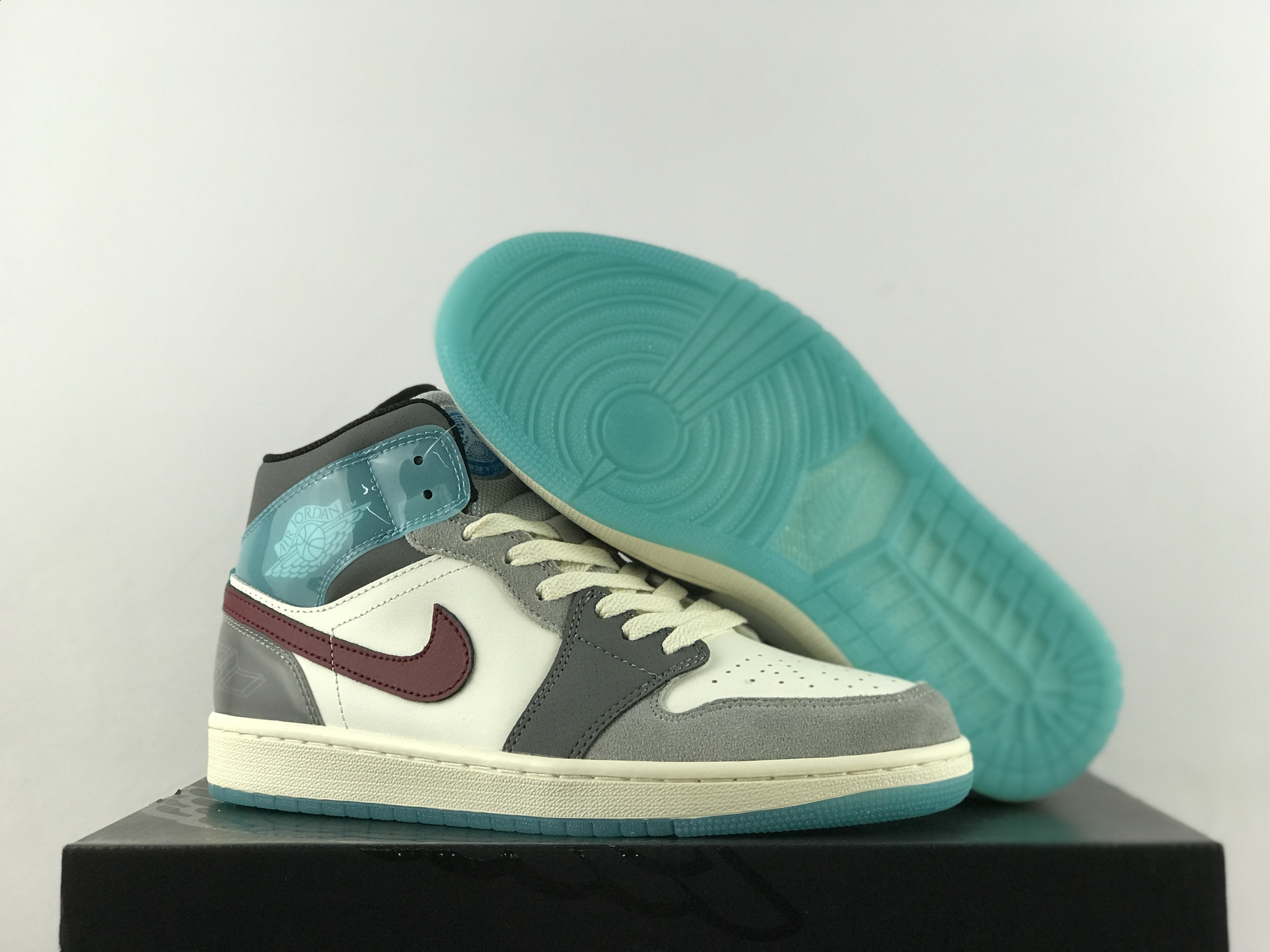 Air Jordan 1 Mid SE