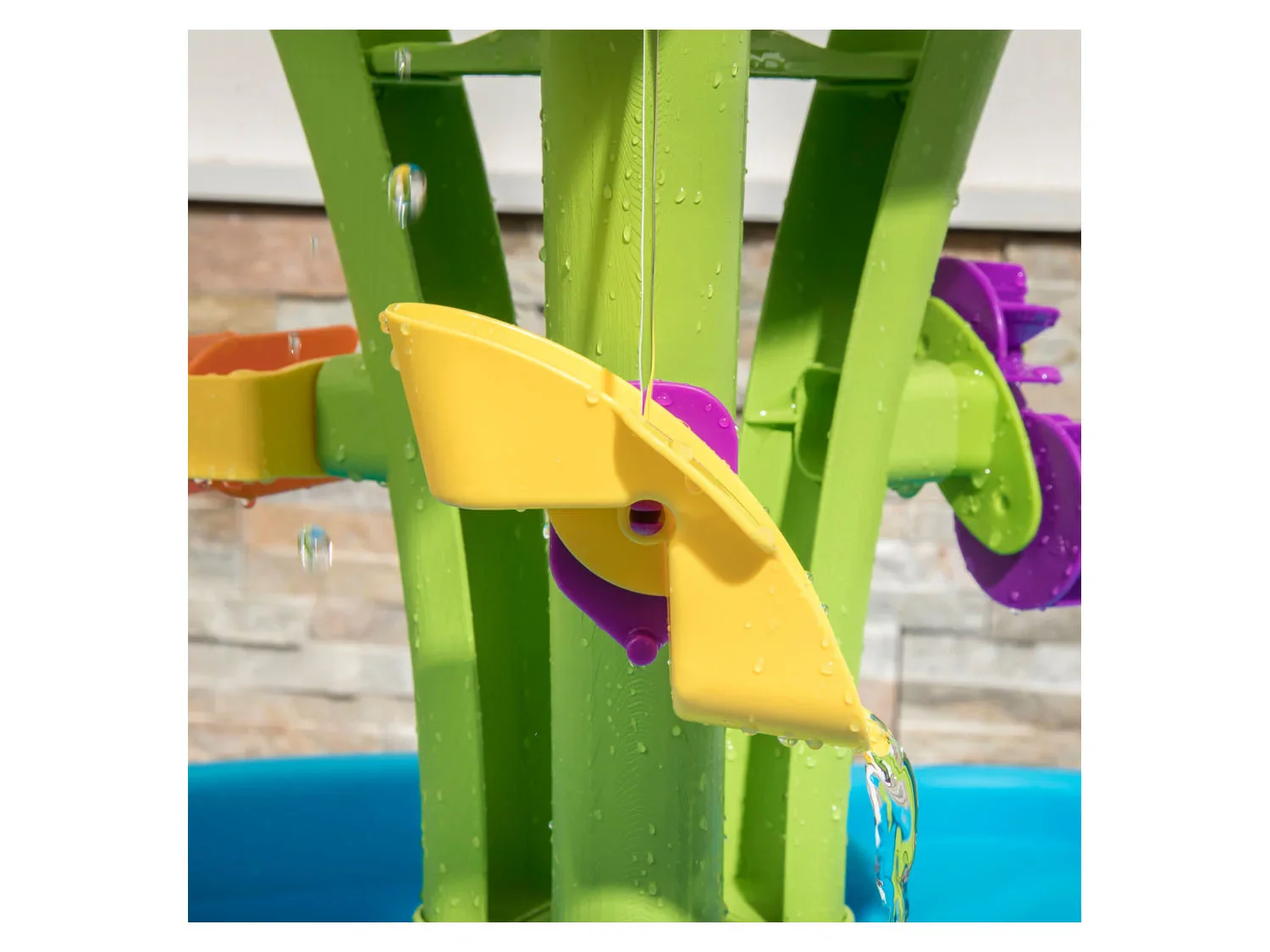 Step 2 Table  eau Summer Showers Splash Tower
