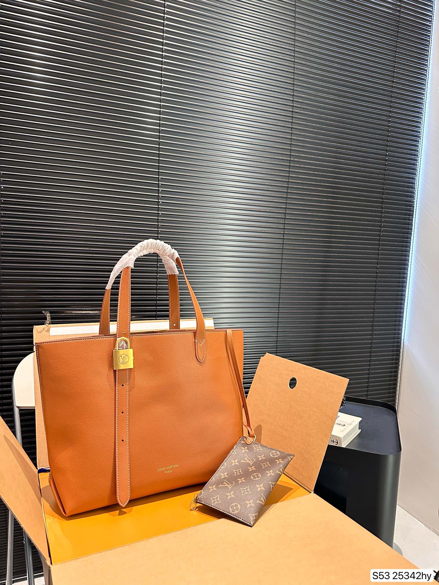Louis new arrival lock hobo tote bag size��47 * 31 cm