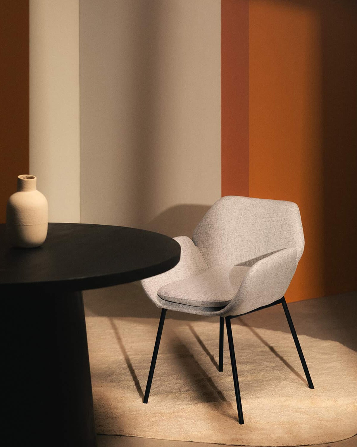 Eider Tela - Pack 4 Sillas de Comedor de Metal con Reposabrazos y Tela Eider