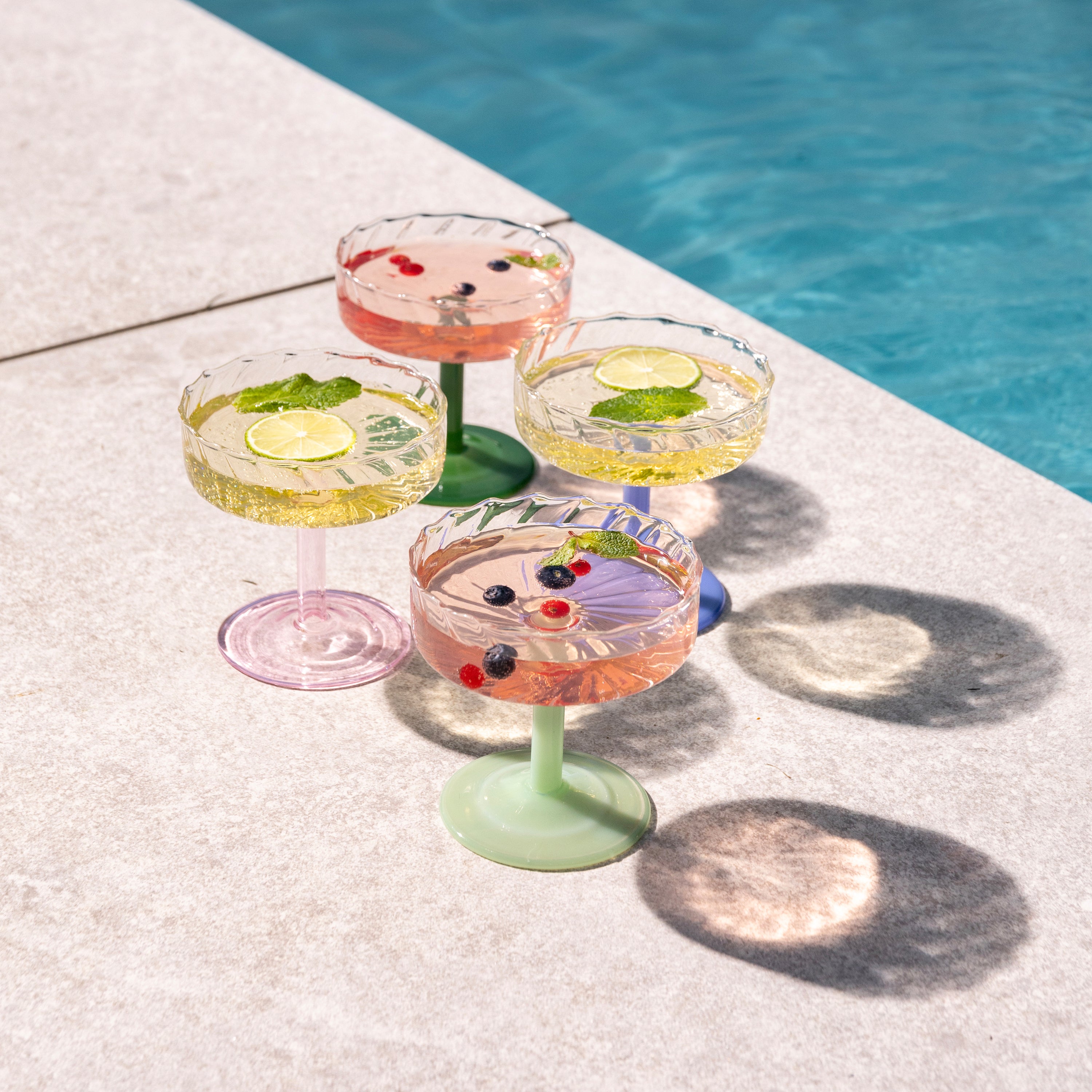 &k amsterdam Coupe Twirl Champagneglazen - Donkergroen - Set van 2