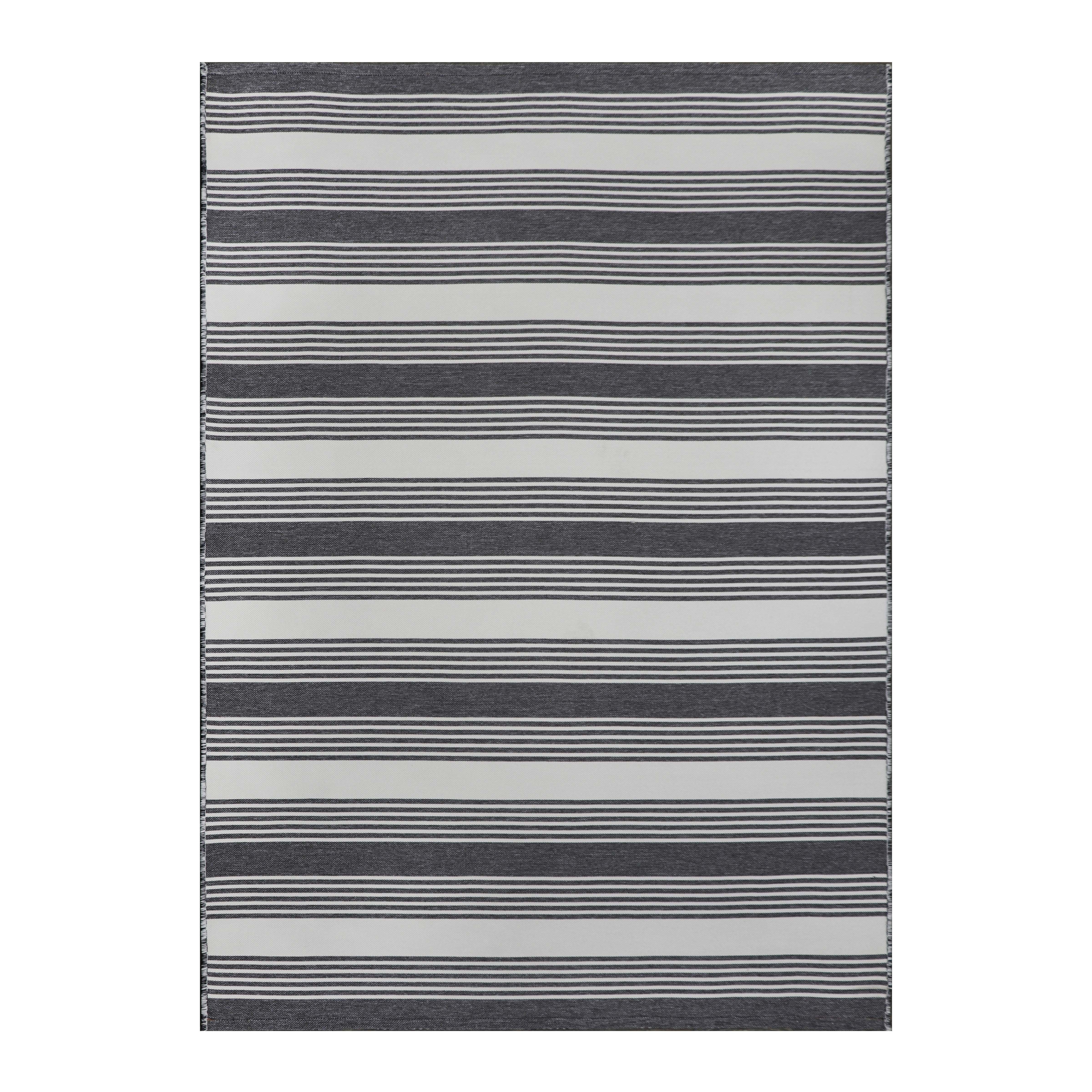 Better Homes & Gardens Buffalo Plaid Reversible Rug, Black/White, 7' x 10'