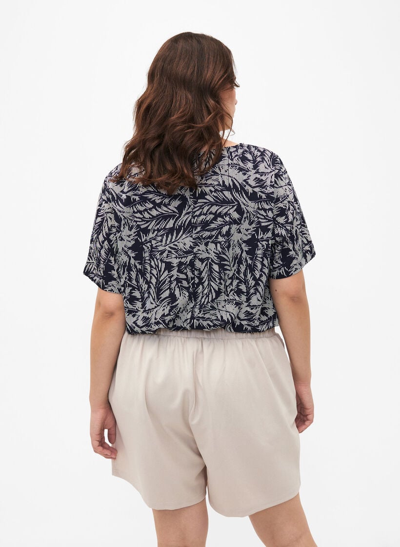 Zizzi Loose shorts with pockets