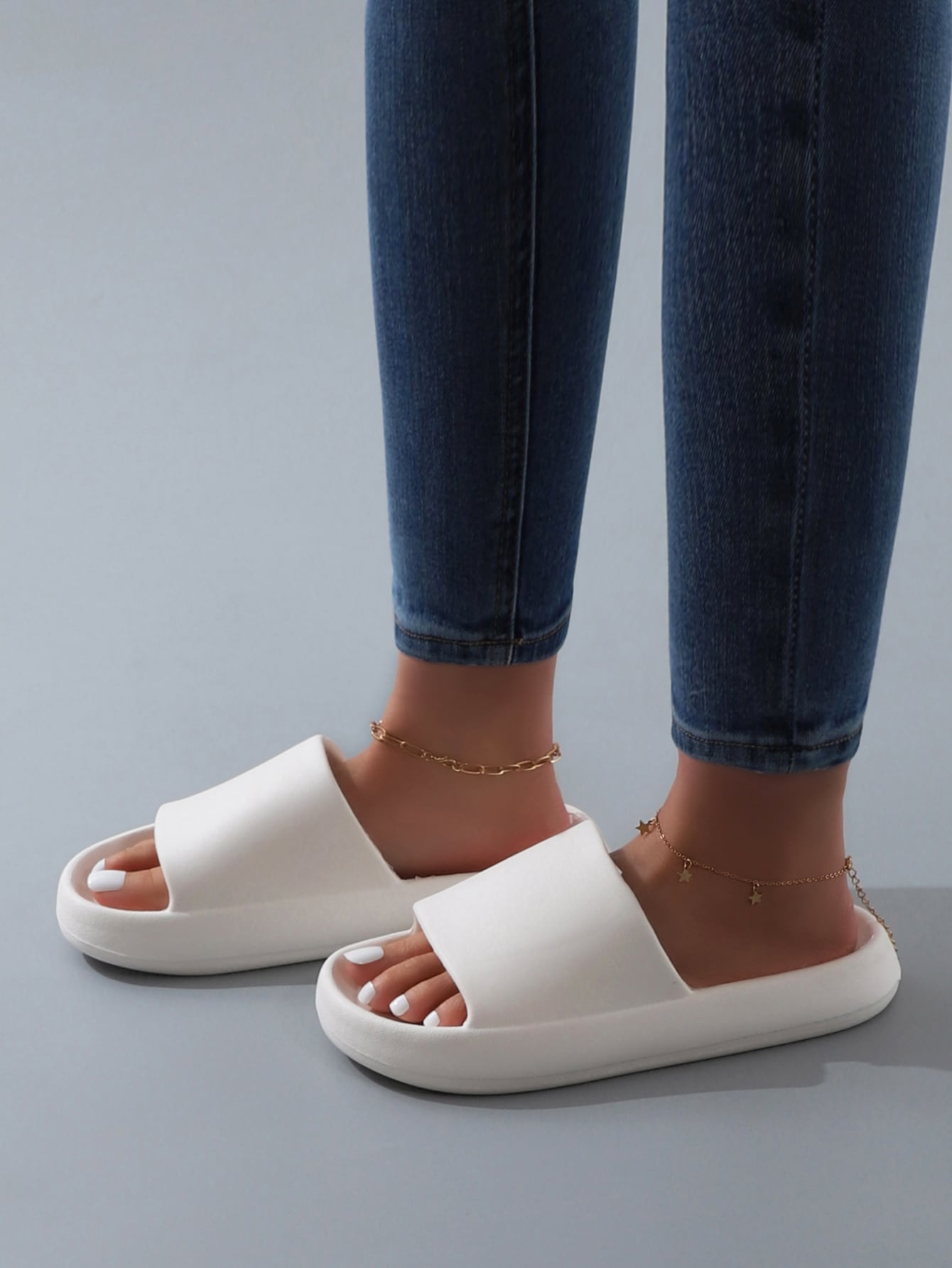 Mules blanches tendance pour femmes, mules minimalistes à bride unique