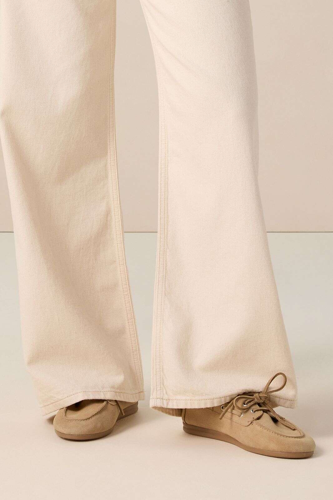 Beige su&egrave;de bootschoenen