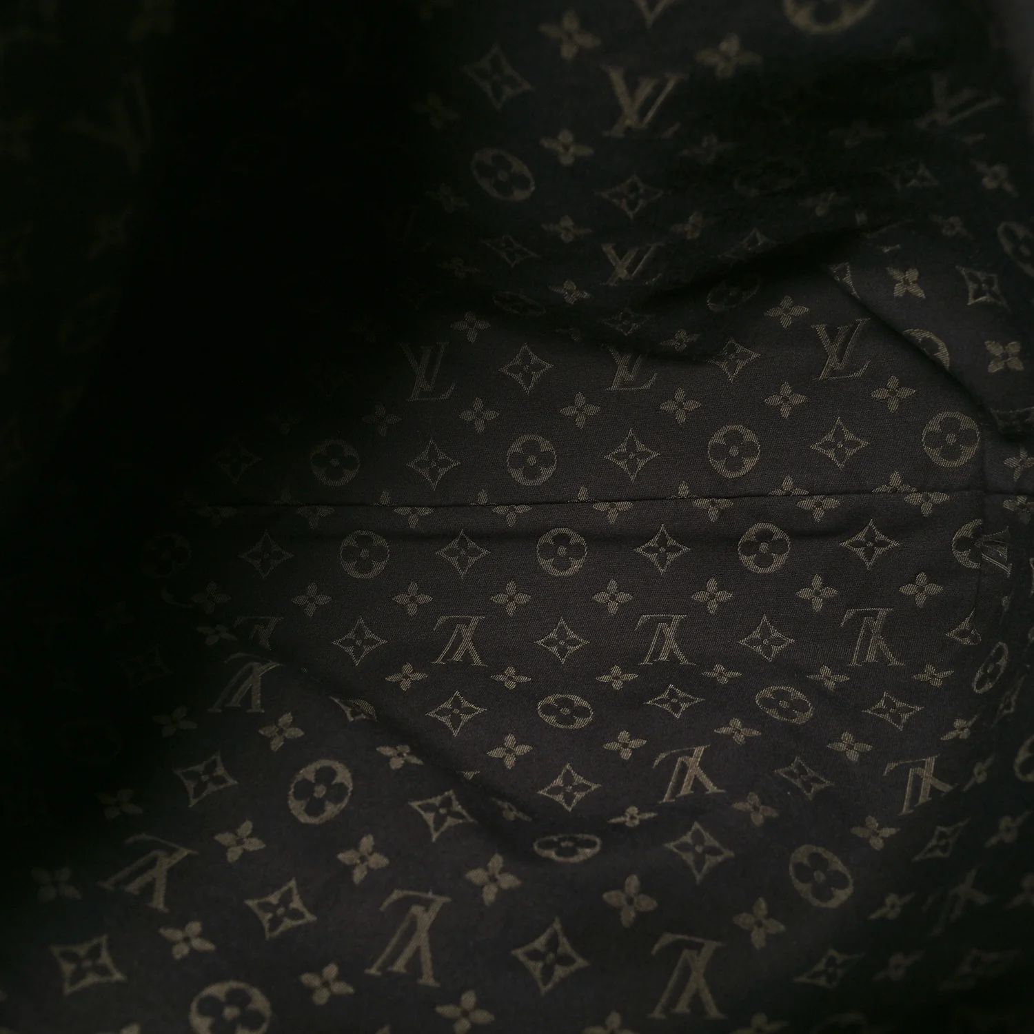 Calfskin Monogram Atlantis Vibe MM Black
