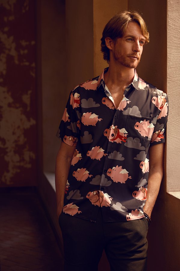 Chemise décontractée à manches courtes avec poche poitrine et cochon volant amusant