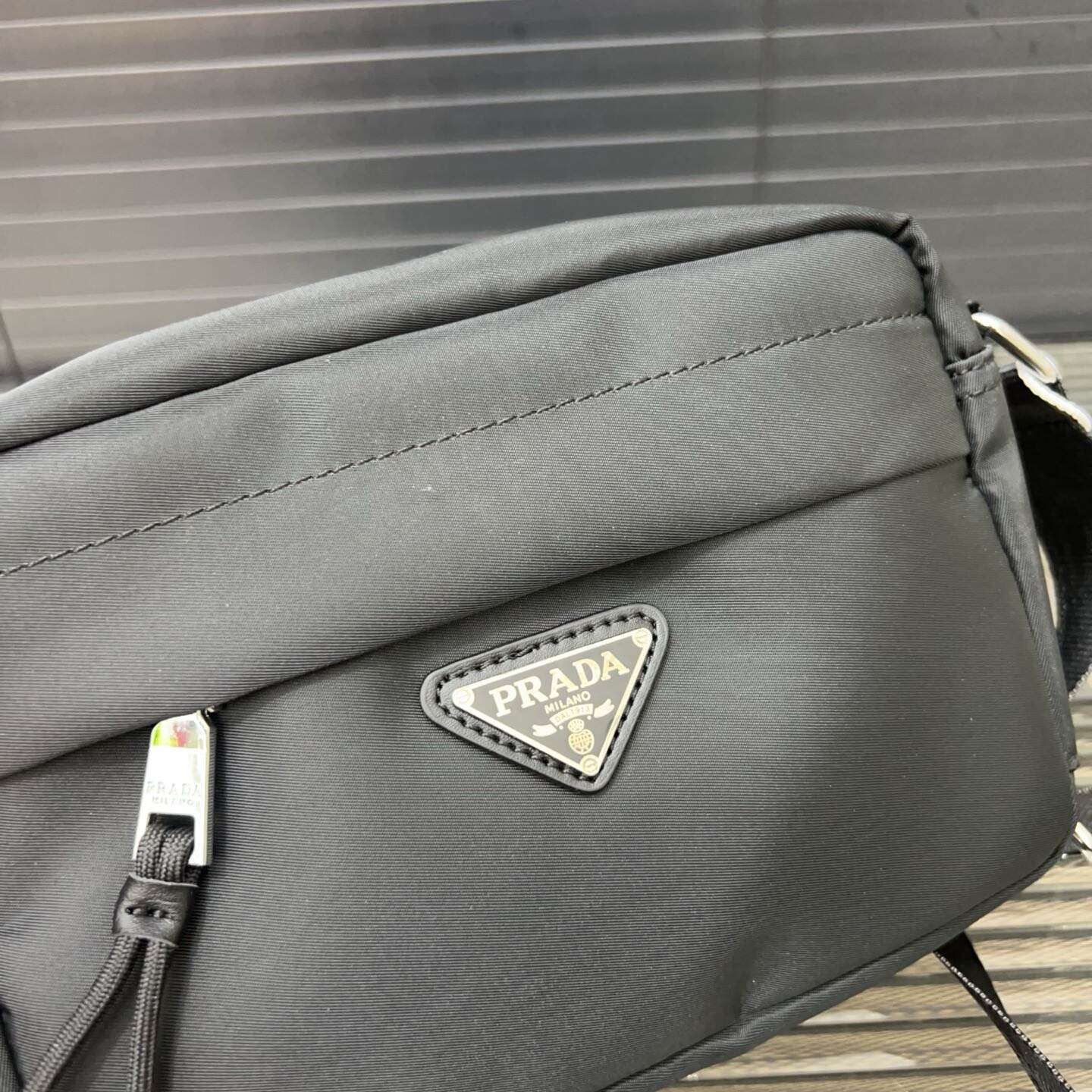 PRADA ナイロン ショルダーバッグ カメラバッグ ユニセックス クロスボディバッグ ワンショルダーバッグ