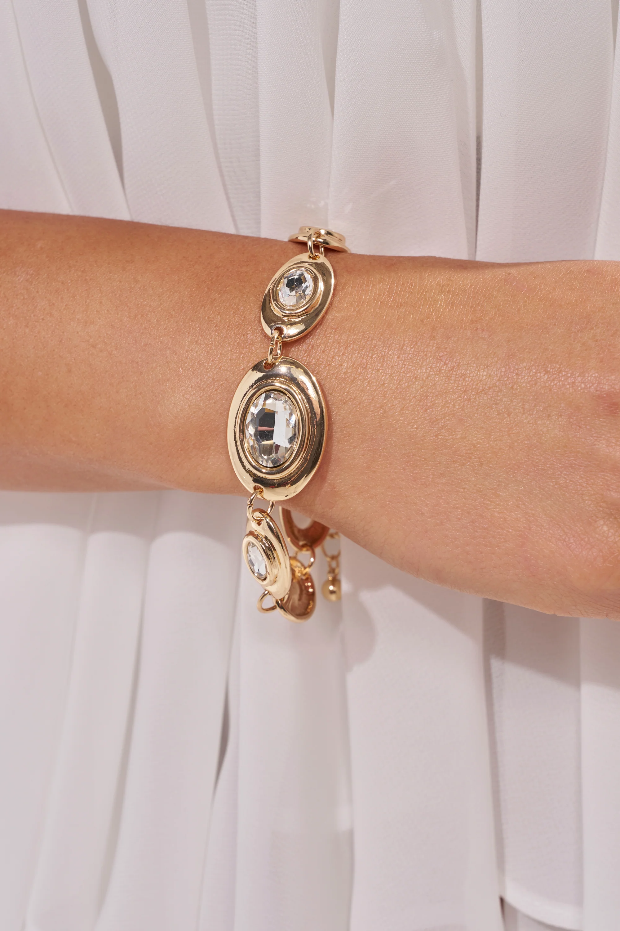 RUNWAY READY BRACELET IN GOLD - Akira Store