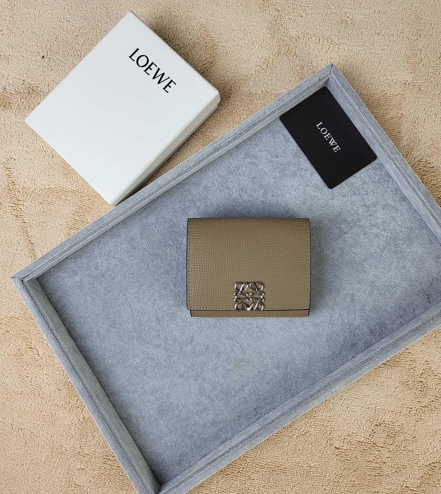 LOEWE【ロエベ】ミニウォレット 4カラー 2025新作 今だけ限定