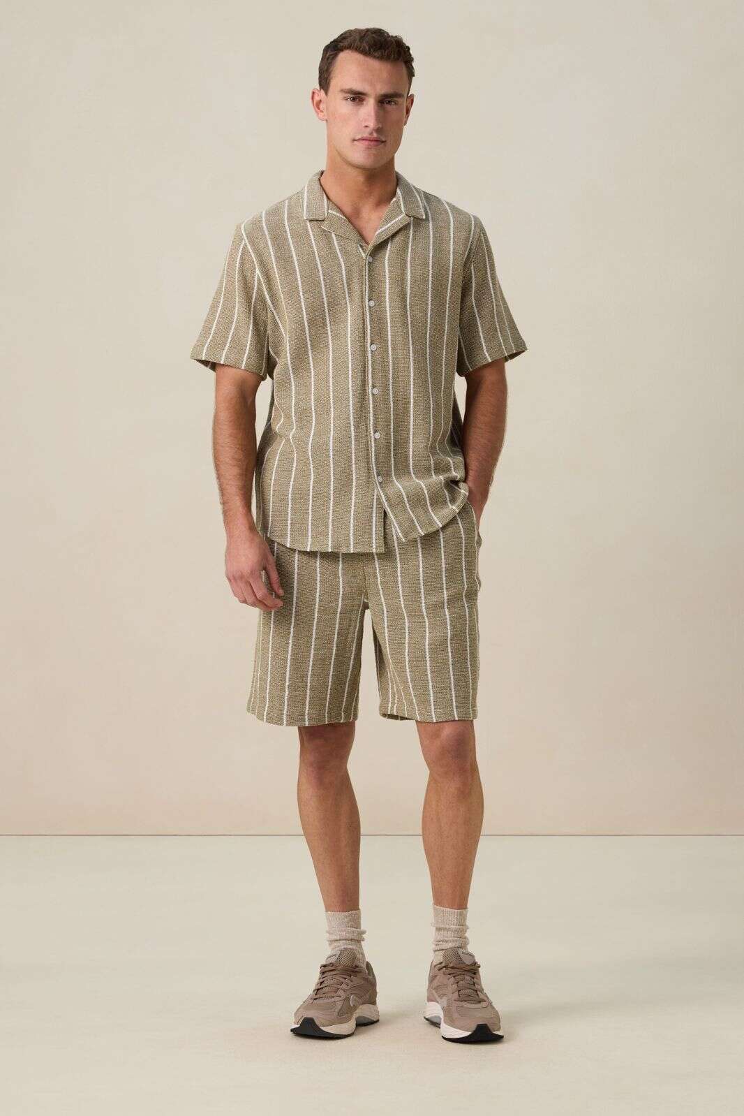 Lichtgroen gestreept overhemd