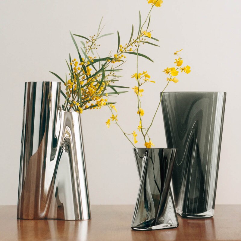 Lituus vase liten 18 cm røkfarget glass