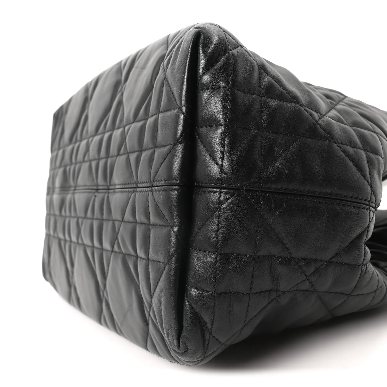 Calfskin Macrocannage Medium Toujours Black