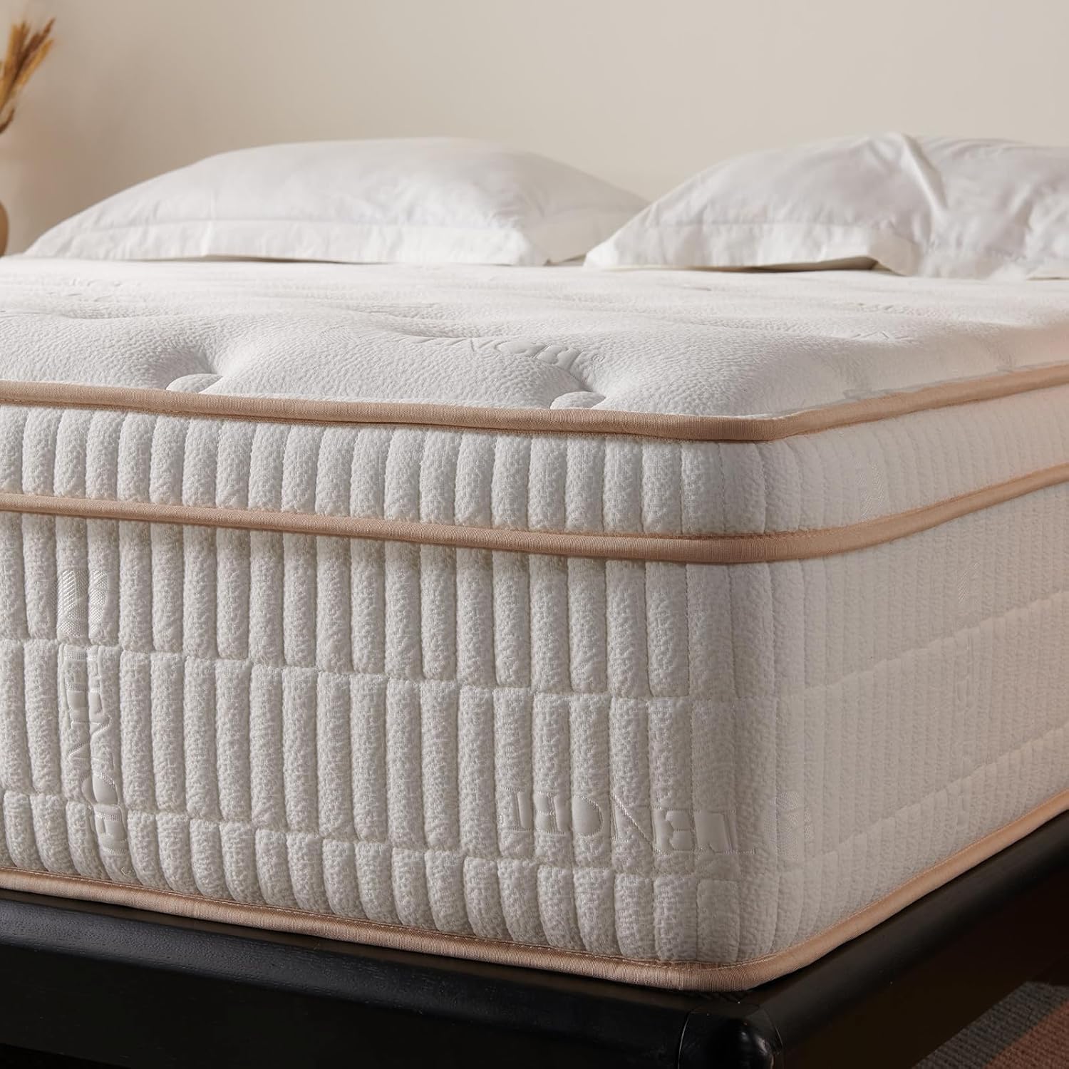 Matelas hybride de 14 pouces (35,5 cm) de format queen avec mousse à mémoire de forme à gel rafraîchissant et ressorts ensachés à zones de rotation