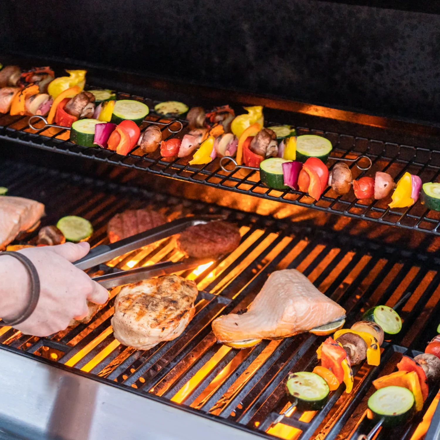 3 Burner BBQ Propane Gas Grill��24,000/36,000 BTU Stainless Steel with Stove and Side Table