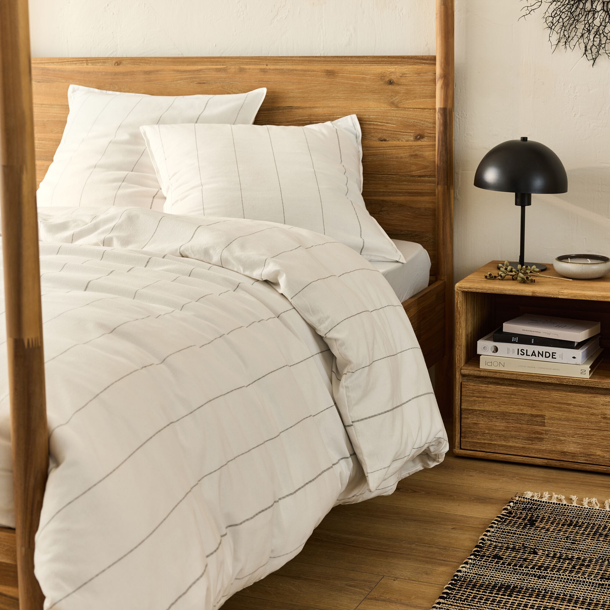 SALOMEE - Housse de couette 240x260cm et 2 taies d'oreiller 65x65cm en flanelle de coton à rayures - blanc