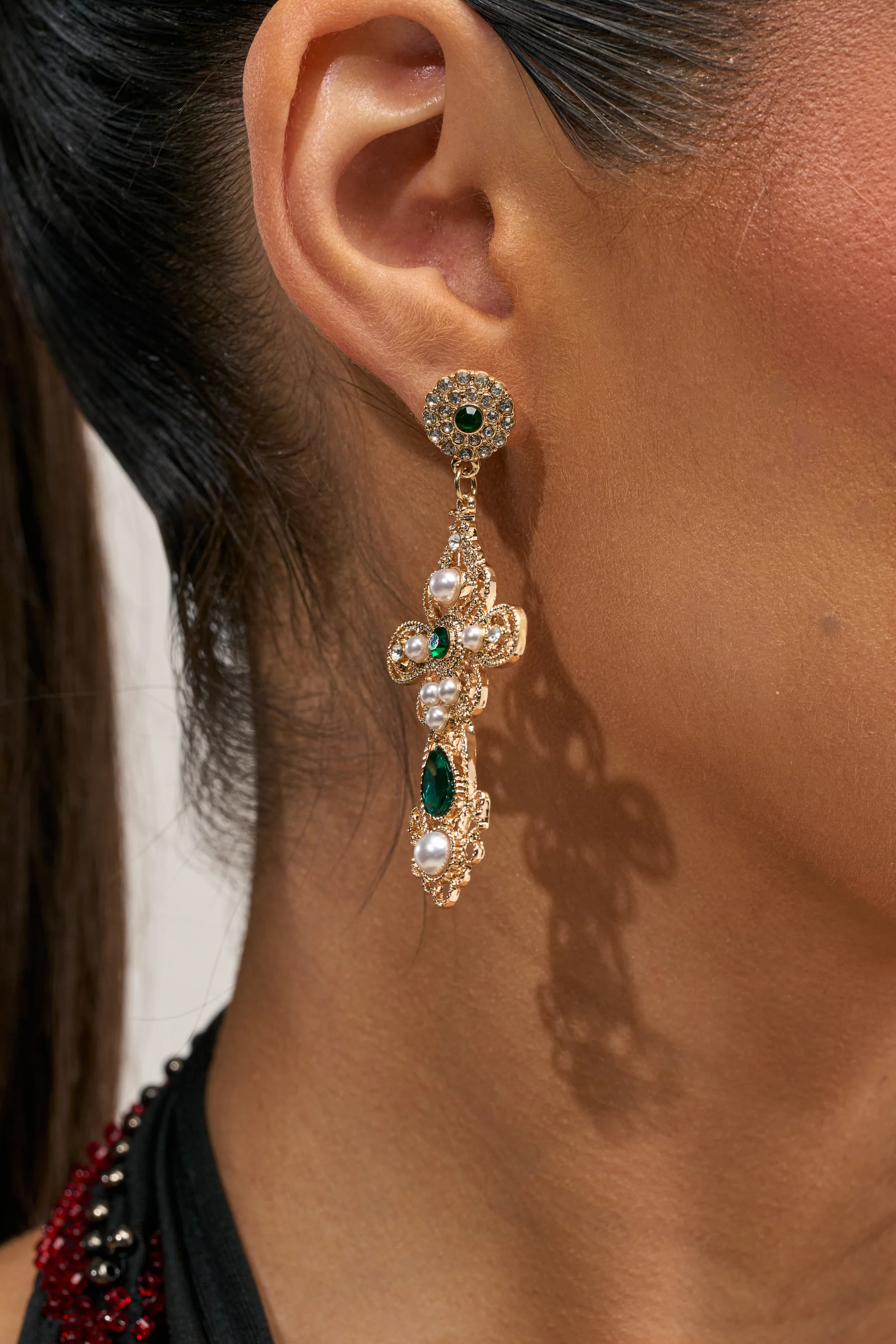 EMERALD JEWEL CROSS EARRINGS - Akira Store