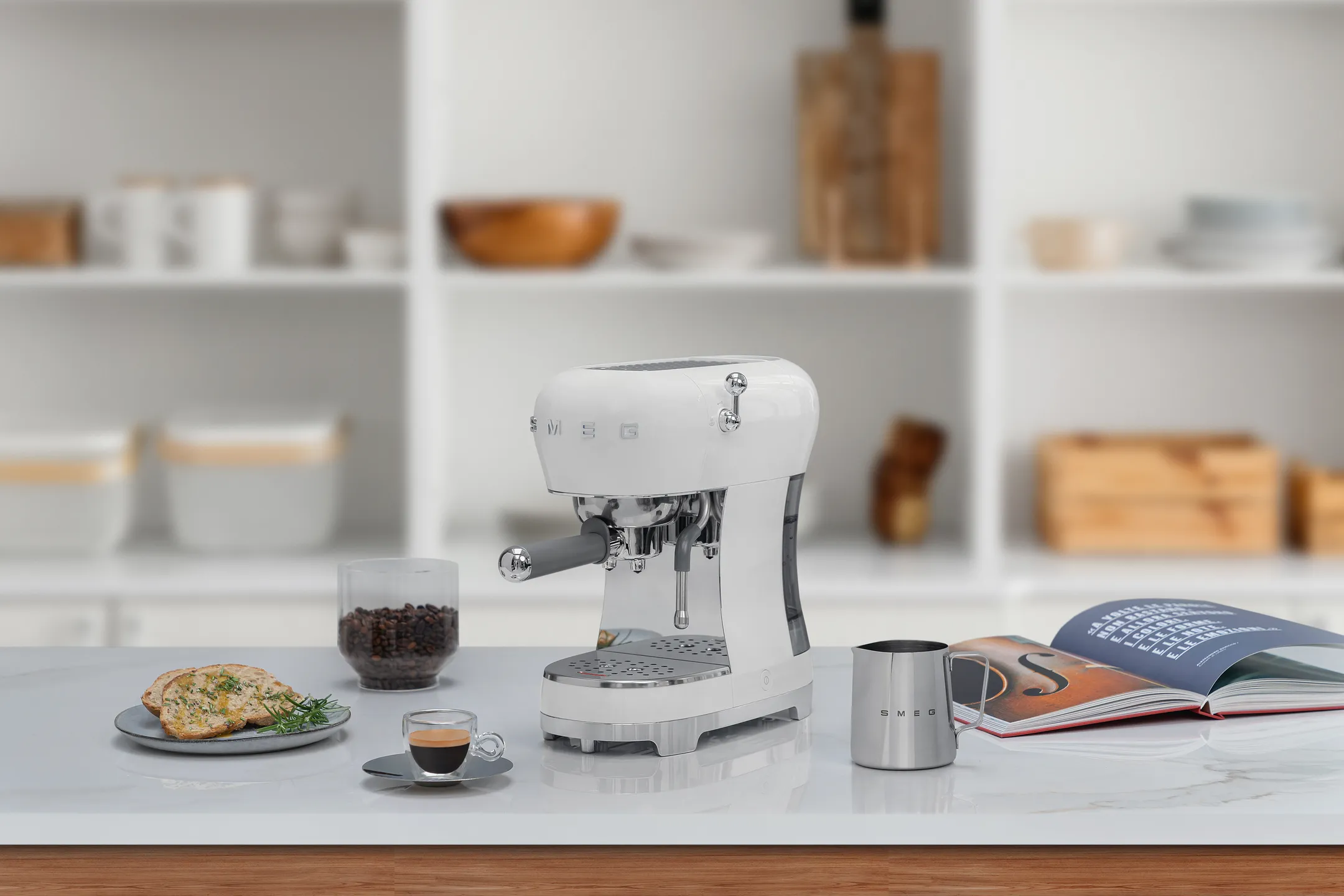 Smeg Espressomachine ECF02WHEU