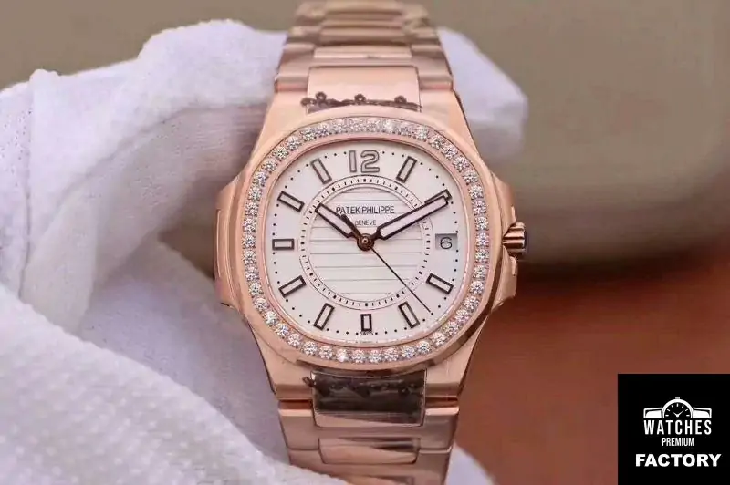 Patek Philippe Nautilus Ladies 7010 / 1R-011 Silver Dial