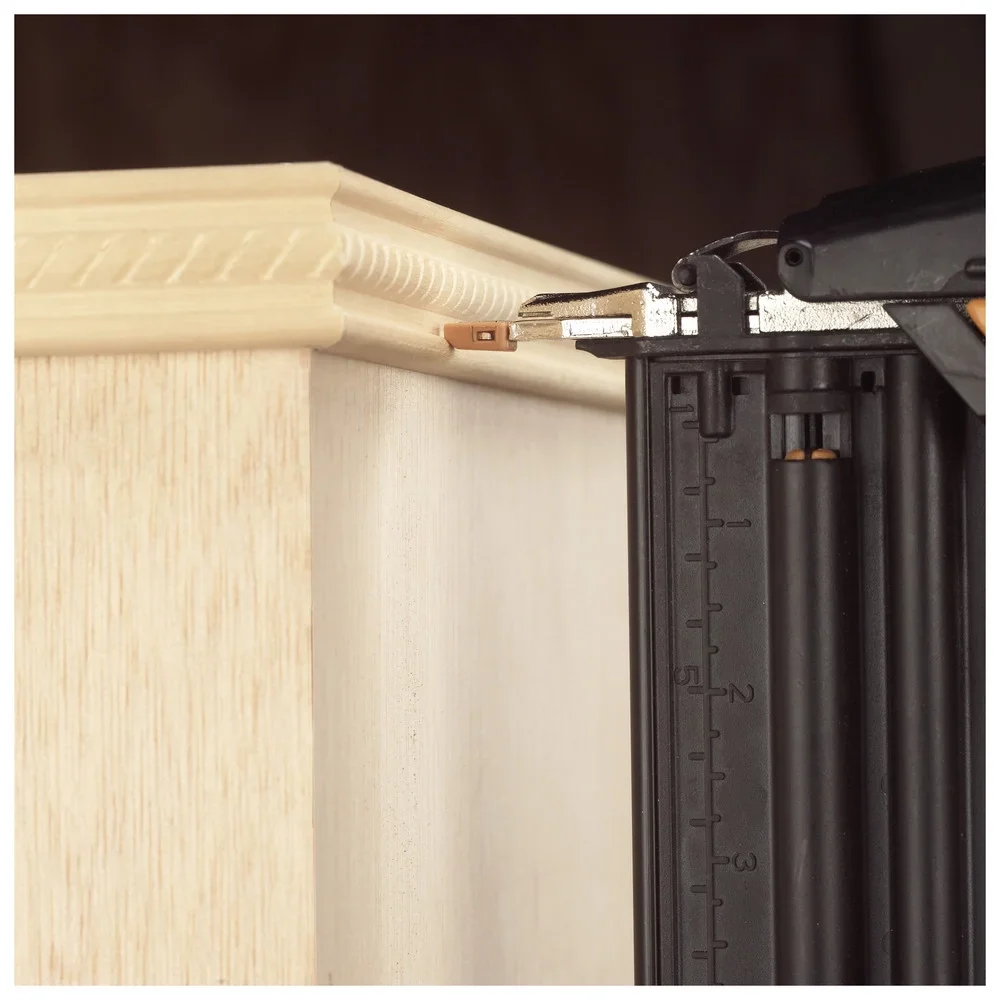 Bostitch Smart Point Pneumatic 18 Ga. Brad Nailer Kit