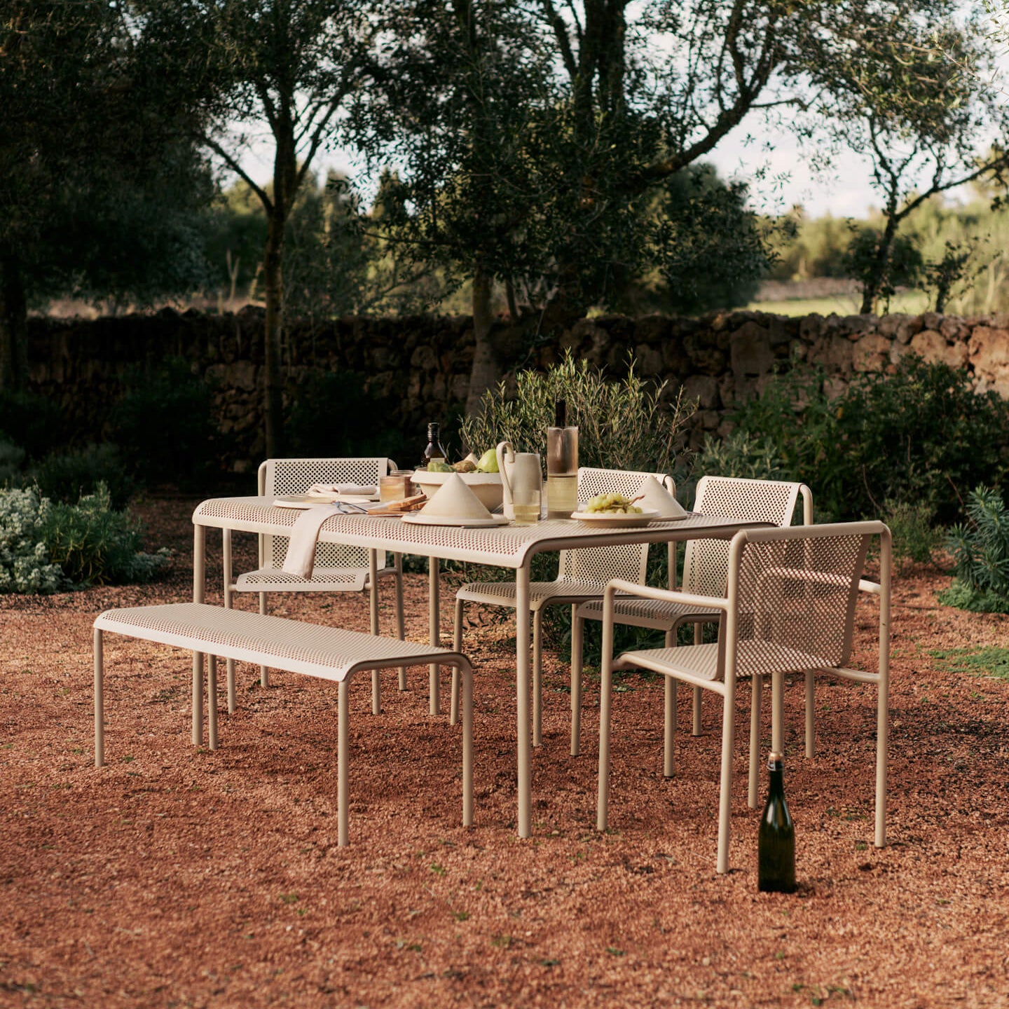 Ferm Living Dapple Tuinstoel met Armleuning - Cashmere