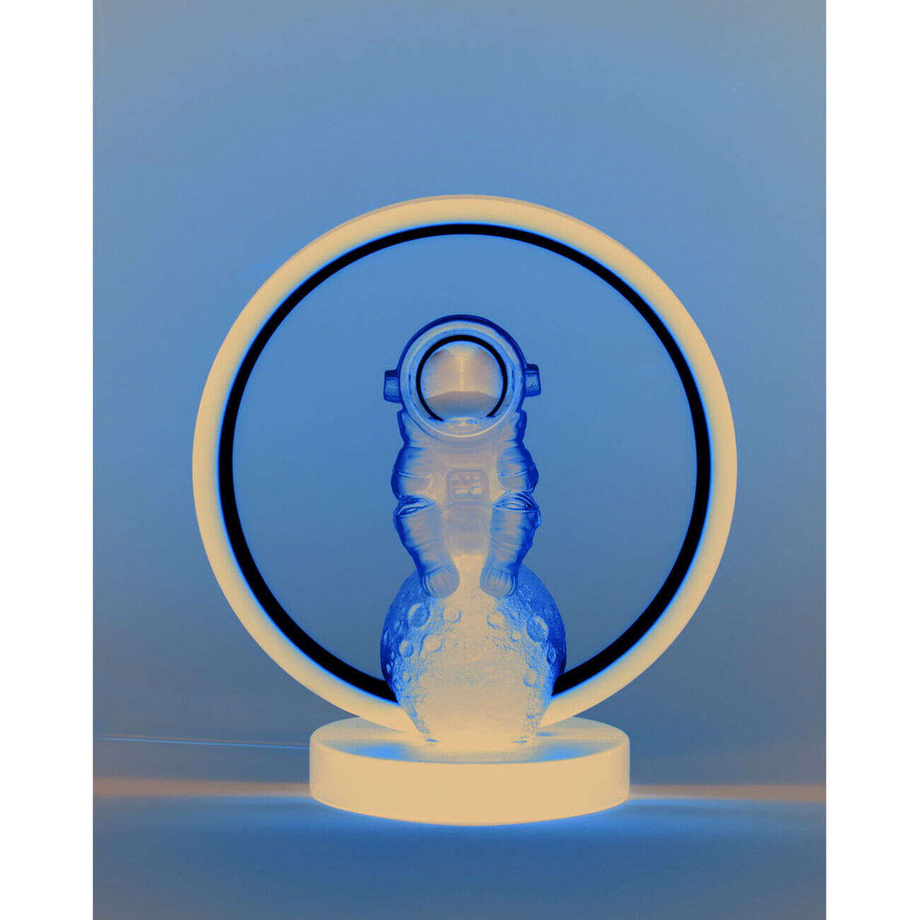 Lampe cercle lumineux avec astronaute 20x12xH22cm