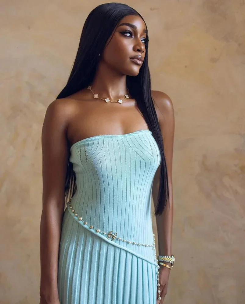 Robe longue bleue plissée sans bretelles pour femme