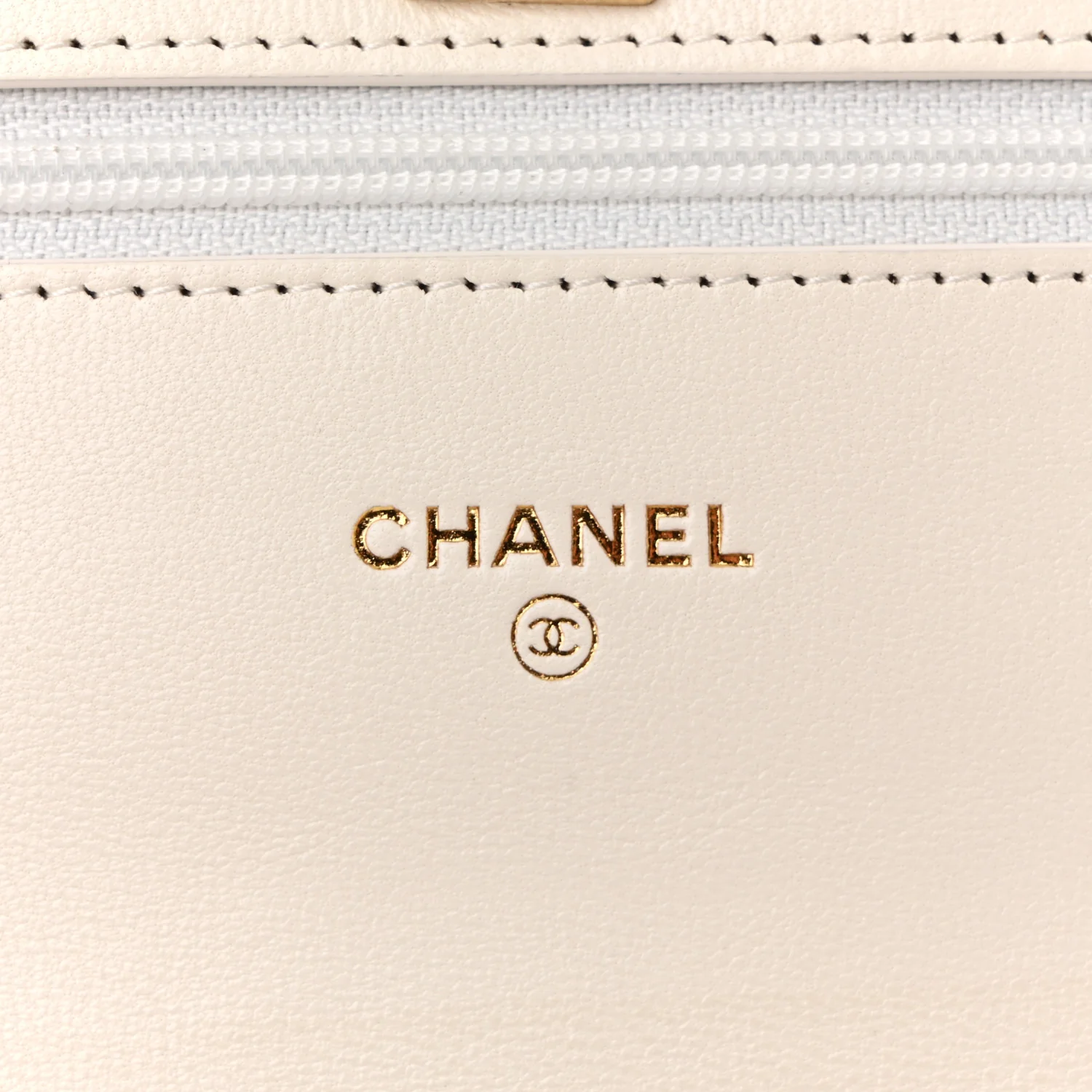 Lambskin Quilted CC Pearl Crush Wallet on Chain WOC White